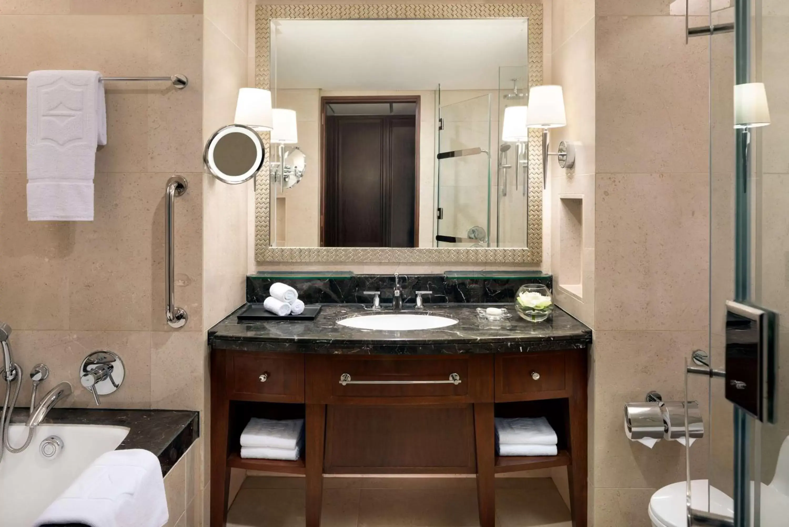 Deluxe Room King in Shangri-La Bangkok Deluxe Room King in Shangri-La Bangkok