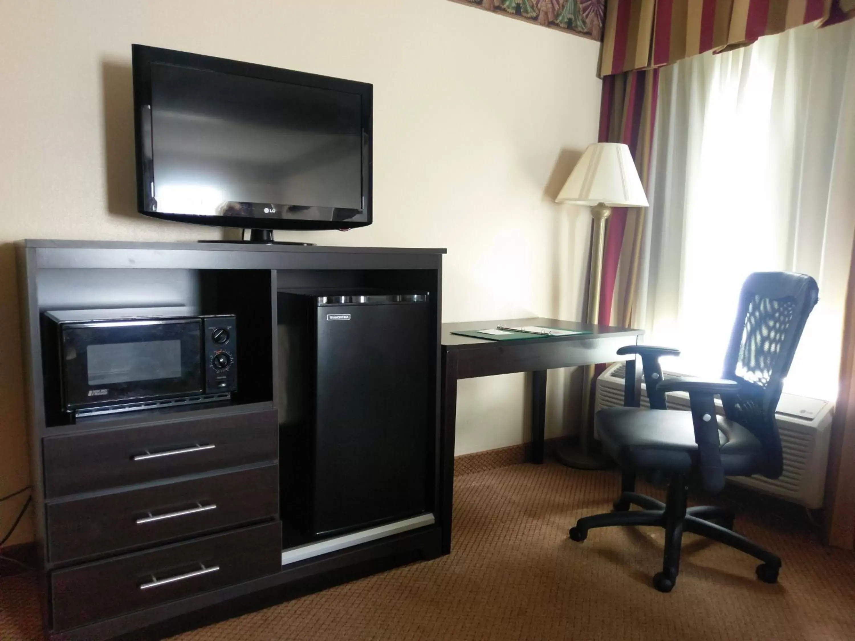 King Room - Non-Smoking in Quality Inn & Suites Clemmons I-40 King Room - Non-Smoking in Quality Inn & Suites Clemmons I-40