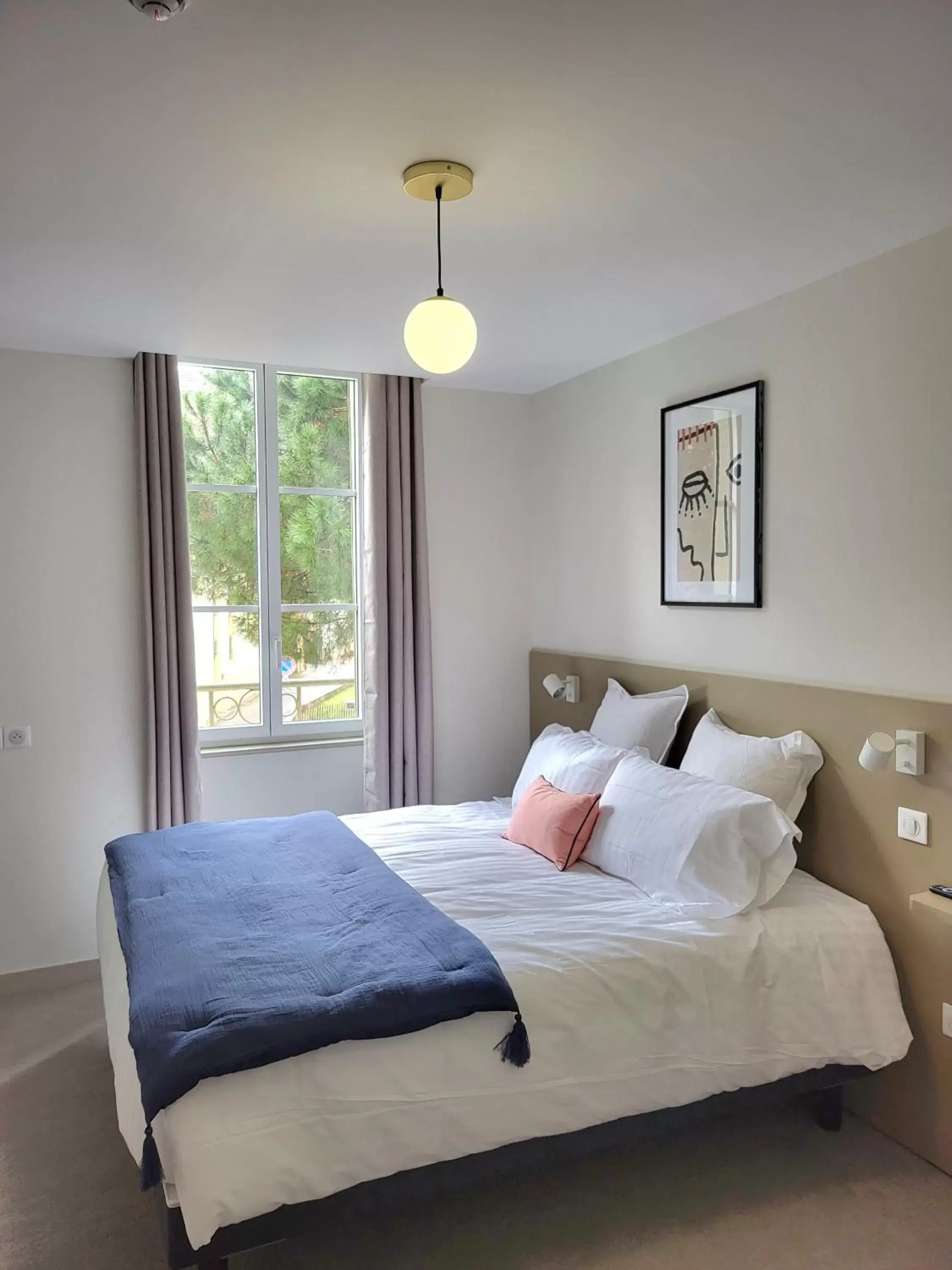 Superior Double Room in Mage hôtels - Hôtel la grenette - Brasserie Bonté Divine Superior Double Room in Mage hôtels - Hôtel la grenette - Brasserie Bonté Divine