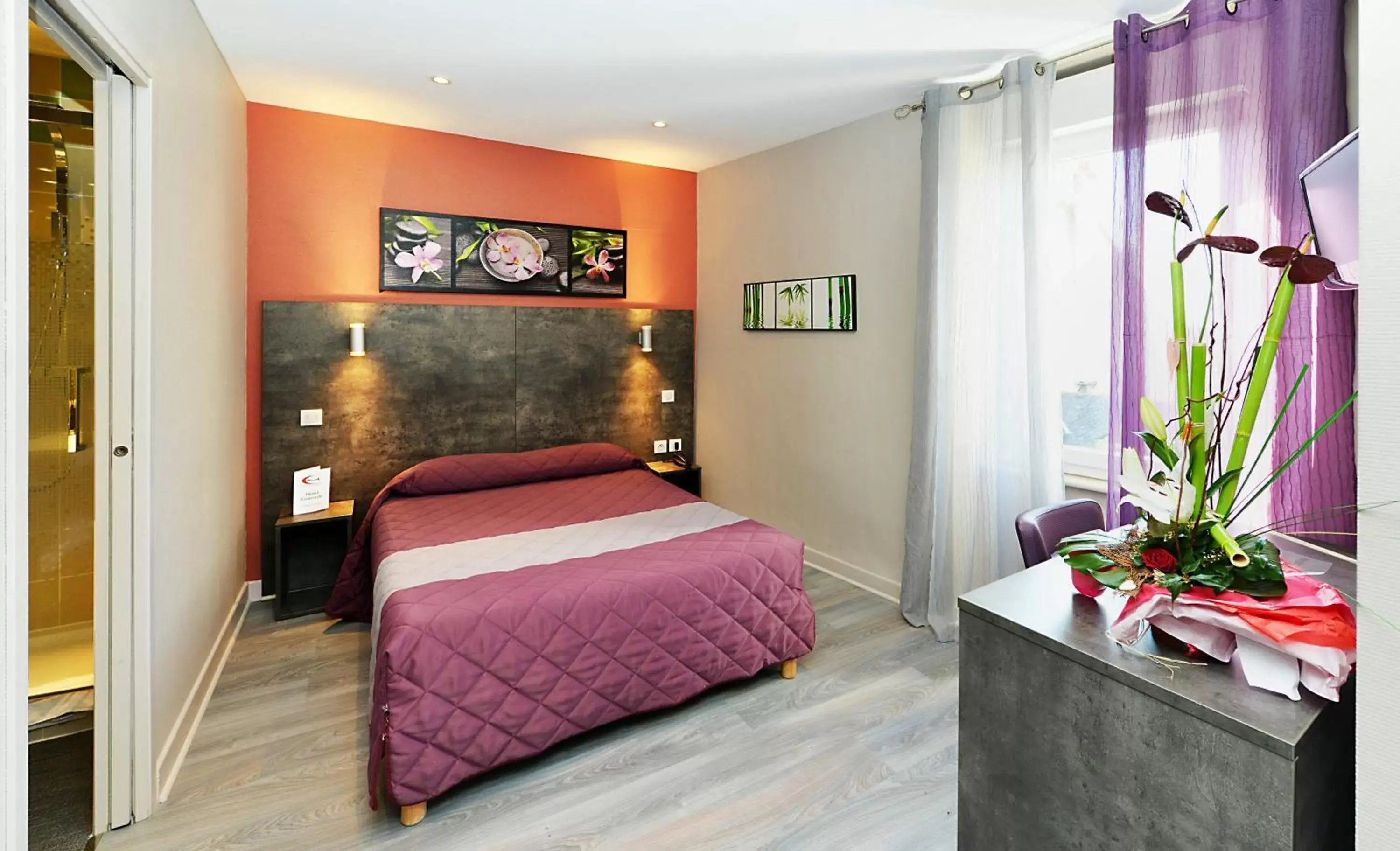 Quadruple Confort Room in Hôtel Concorde - Rodez Centre Ville Quadruple Confort Room in Hôtel Concorde - Rodez Centre Ville