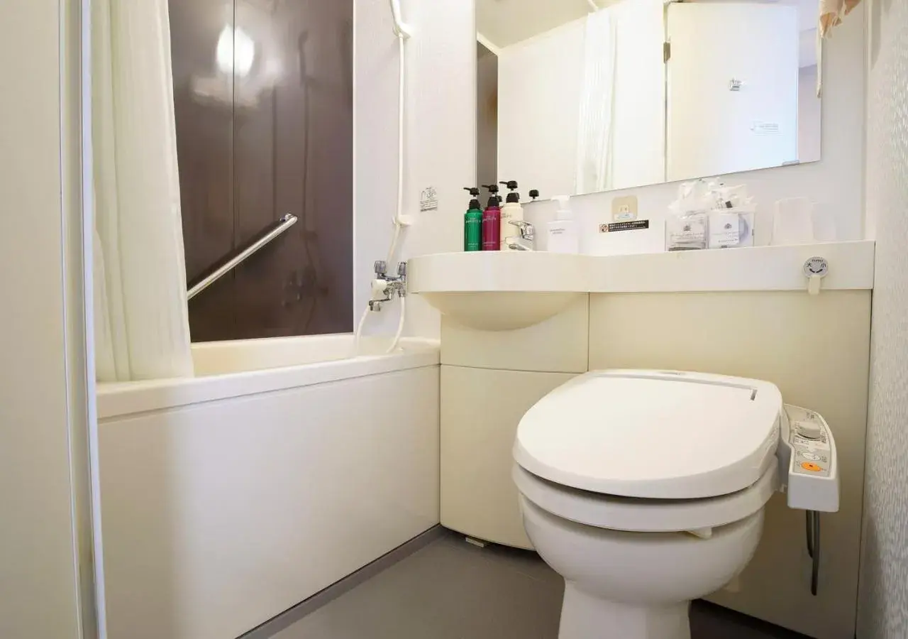 Double Room with Small Double Bed - single occupancy - Smoking in APA Hotel Sakai Ekimae Double Room with Small Double Bed - single occupancy - Smoking in APA Hotel Sakai Ekimae