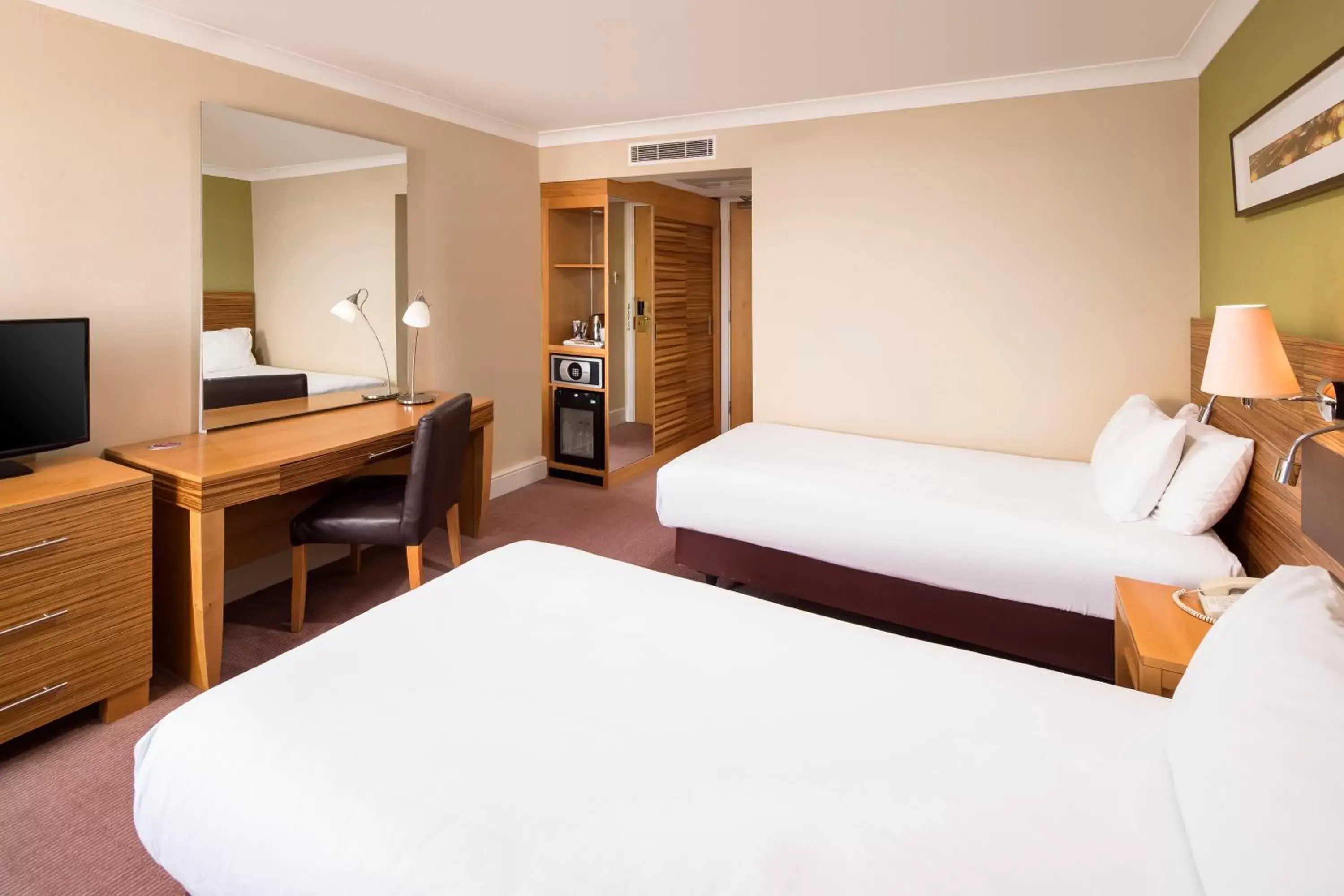 Standard Room with Two Single Beds in Crowne Plaza Chester by IHG Standard Room with Two Single Beds in Crowne Plaza Chester by IHG