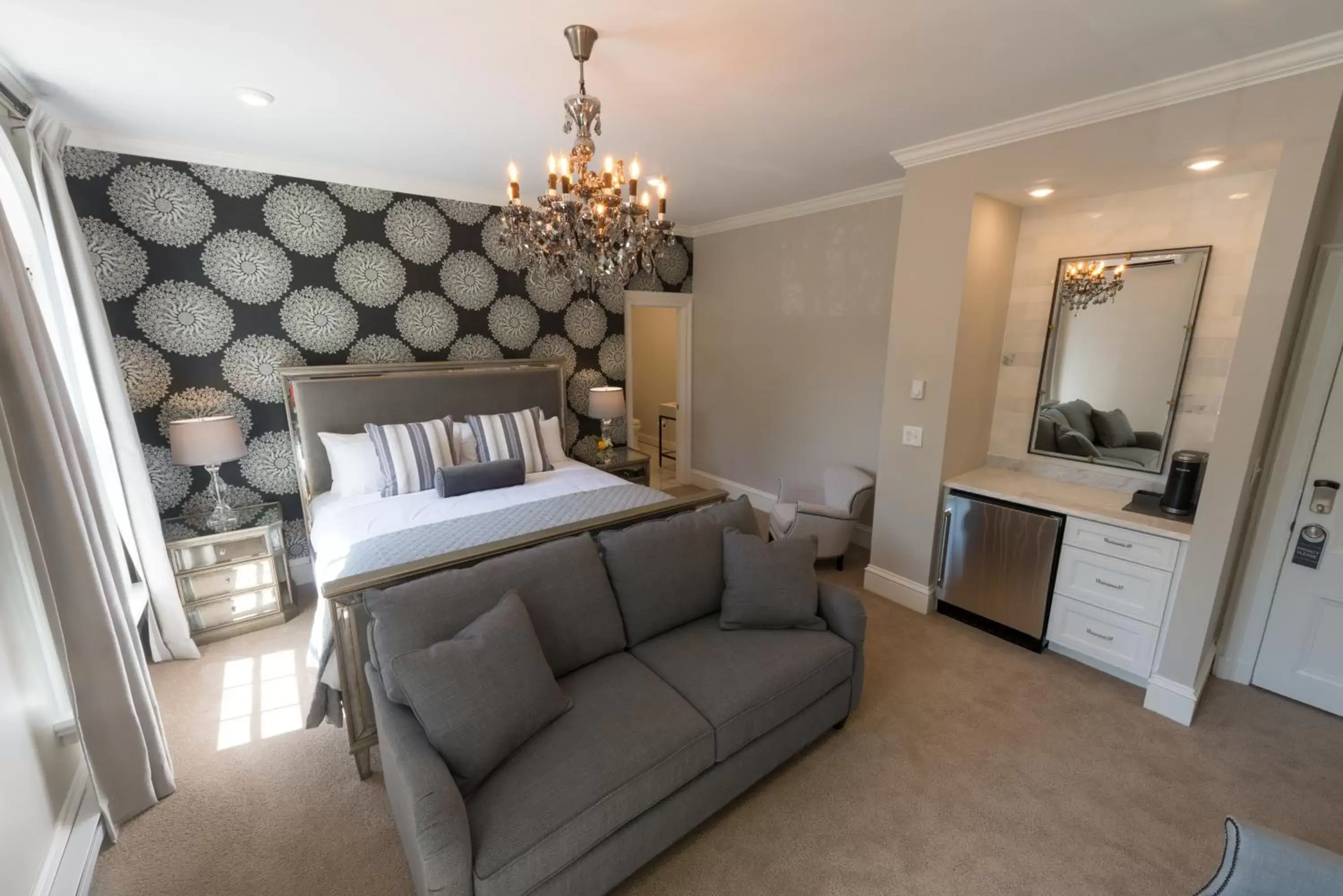 Room 9 – Deluxe King with Sofa Bed in Serenity Inn Newport Room 9 – Deluxe King with Sofa Bed in Serenity Inn Newport