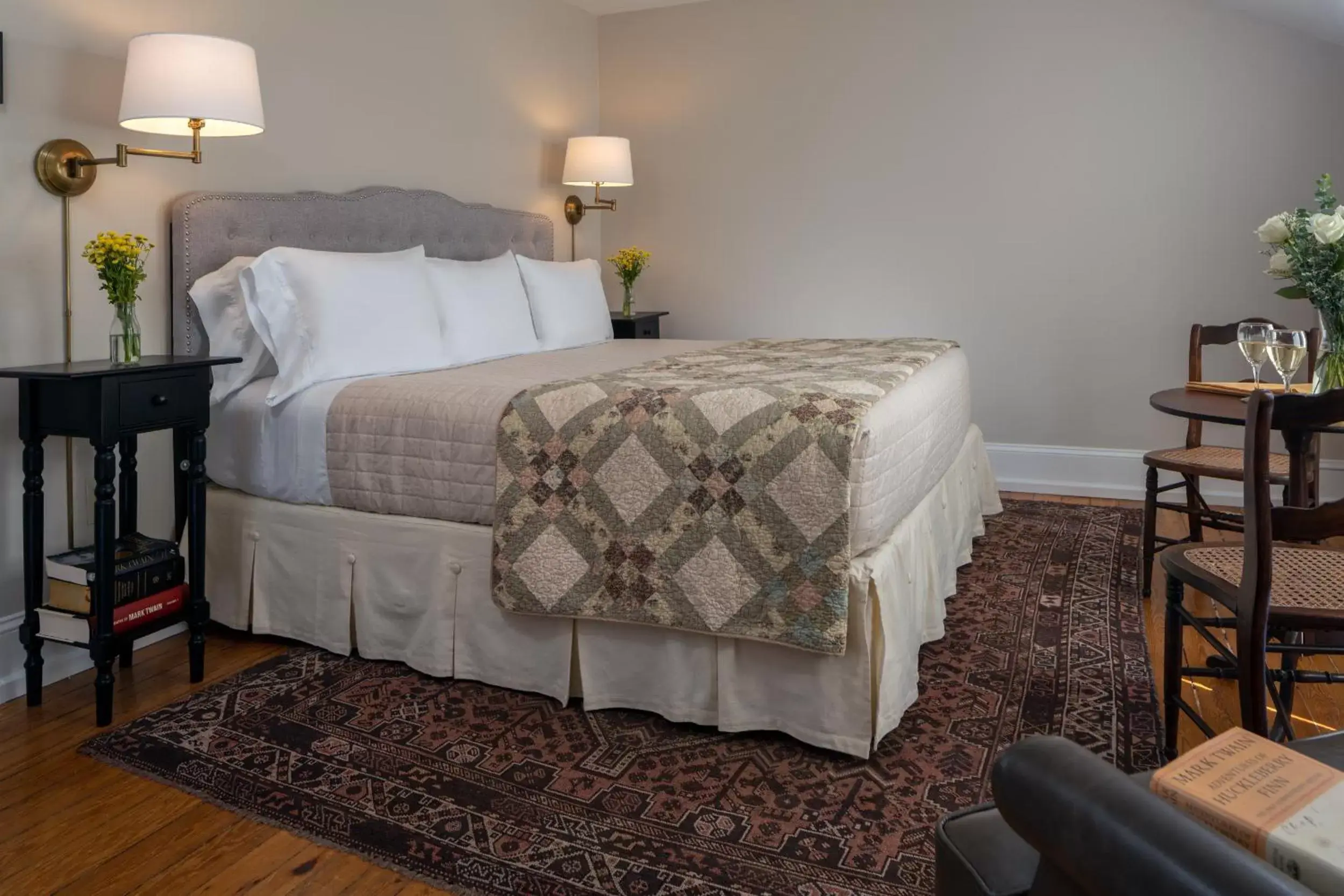 Deluxe King Room in Landmark Inn Deluxe King Room in Landmark Inn