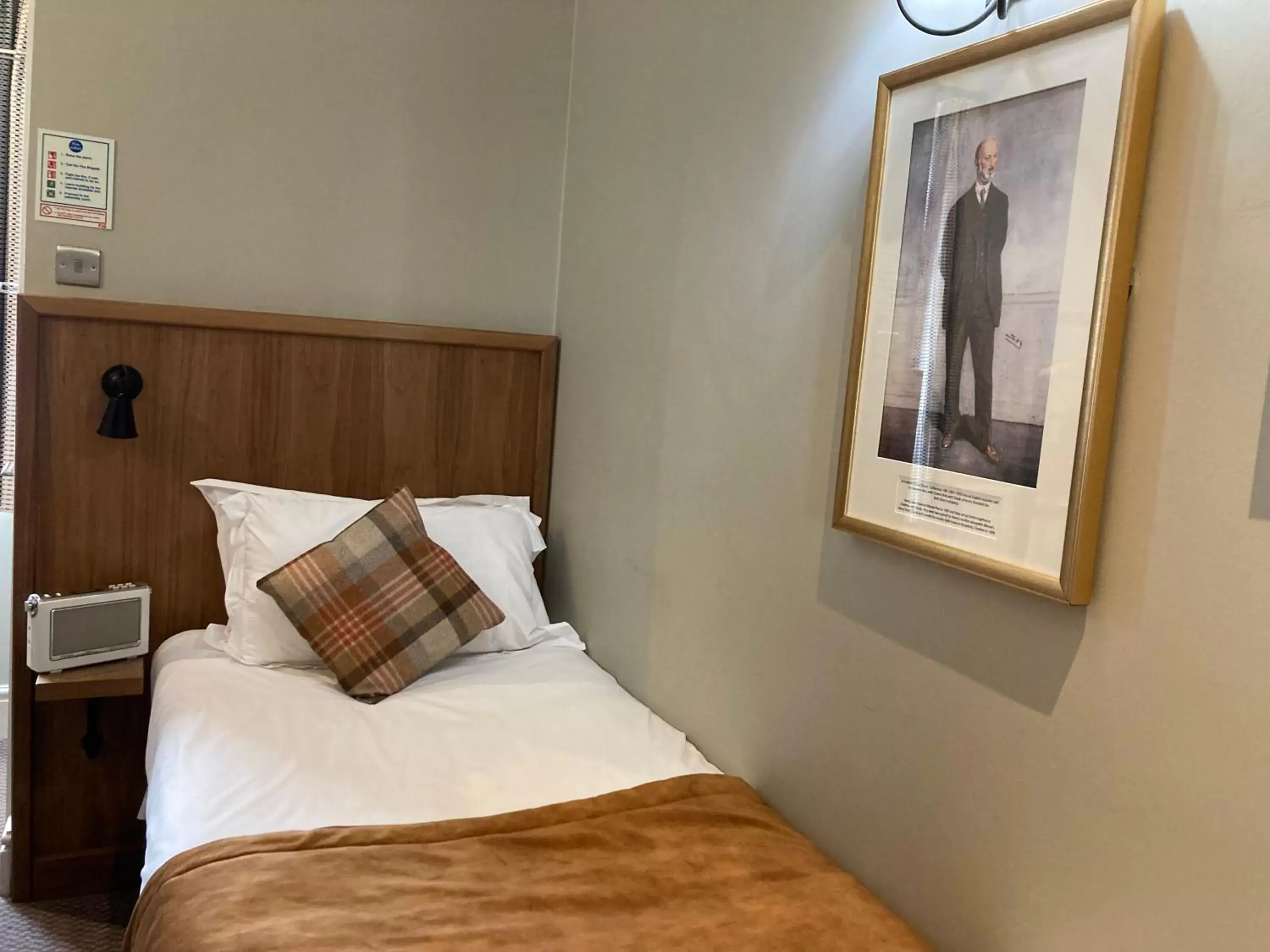 Single Courtyard Room Dog Friendly in The Cross-Keys Hotel Single Courtyard Room Dog Friendly in The Cross-Keys Hotel