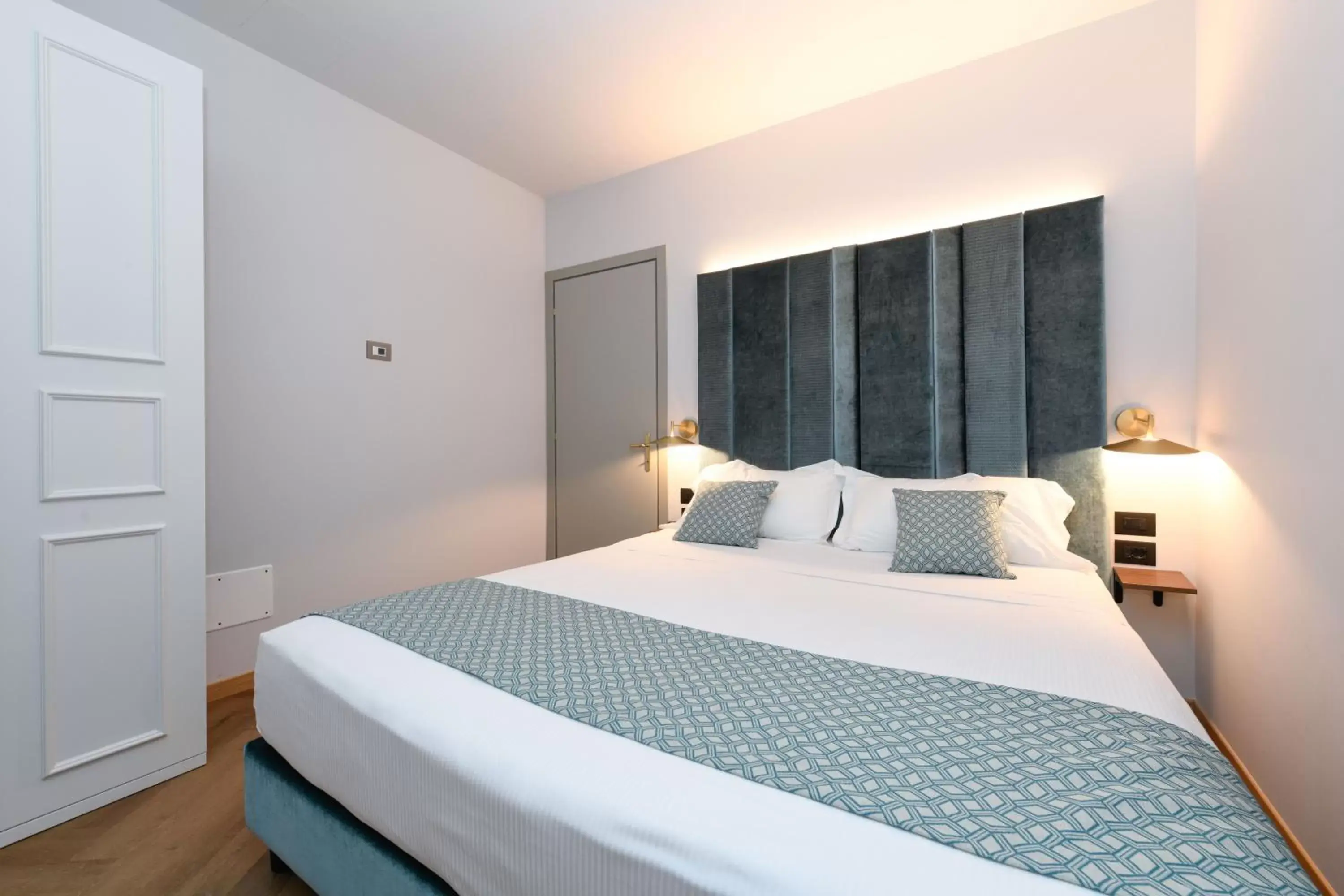 Deluxe Apartment in Palazzo Santo Spirito Deluxe Apartment in Palazzo Santo Spirito