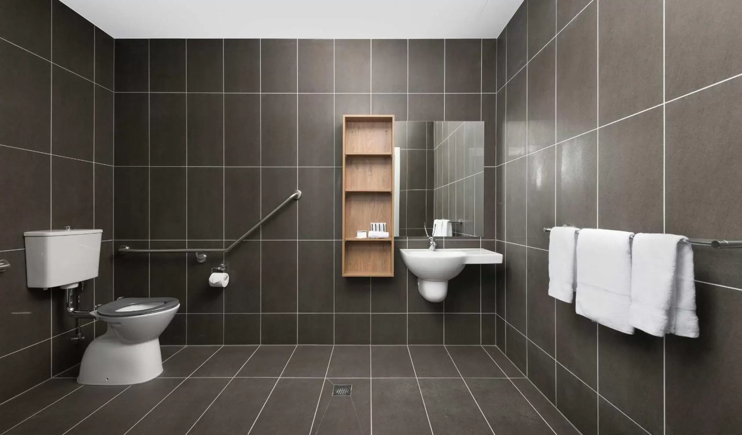 Queen Room - Disability Access in Abode Kingston Queen Room - Disability Access in Abode Kingston