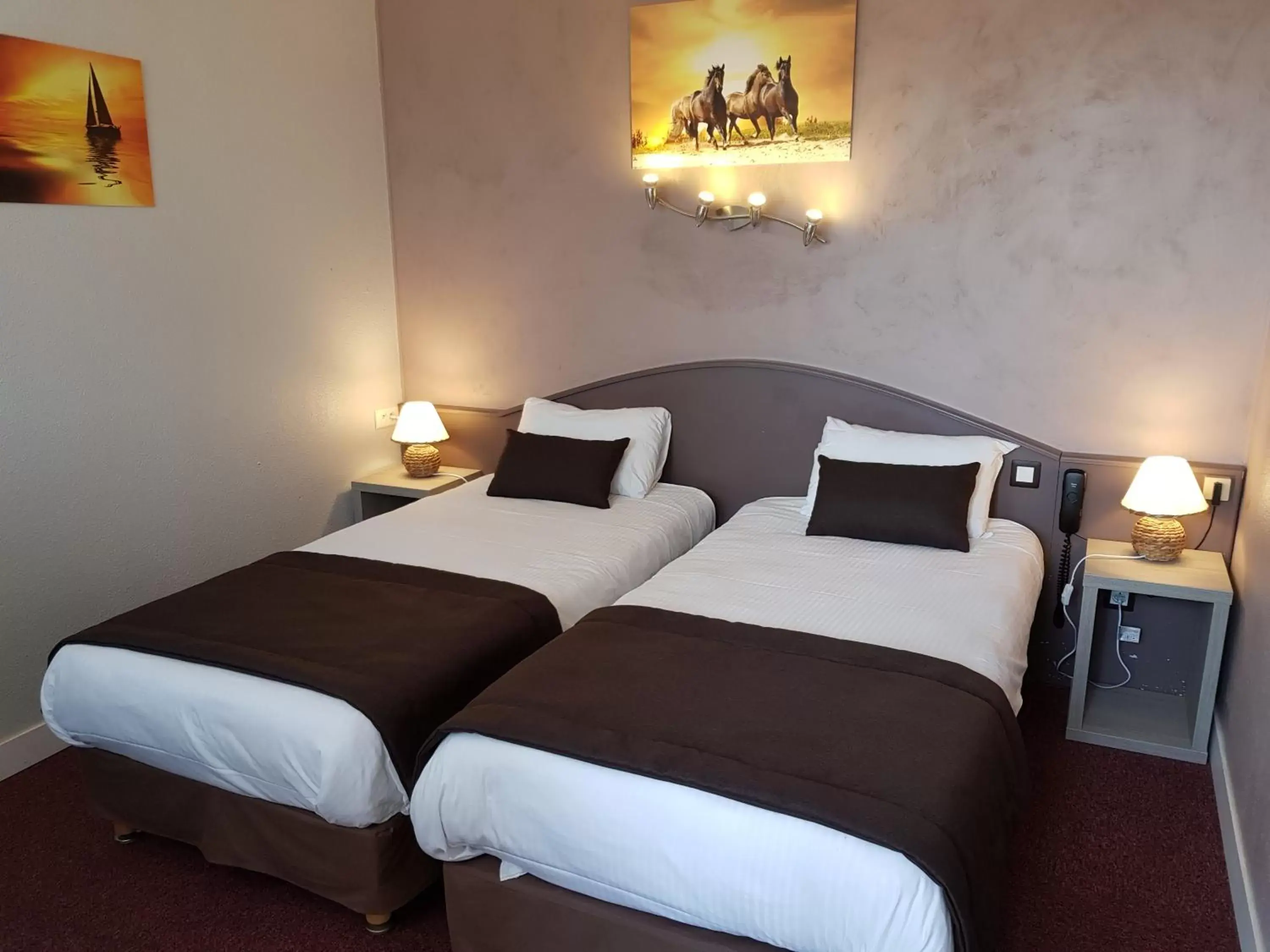 Standard Twin Room in Hôtel Port Beach Standard Twin Room in Hôtel Port Beach