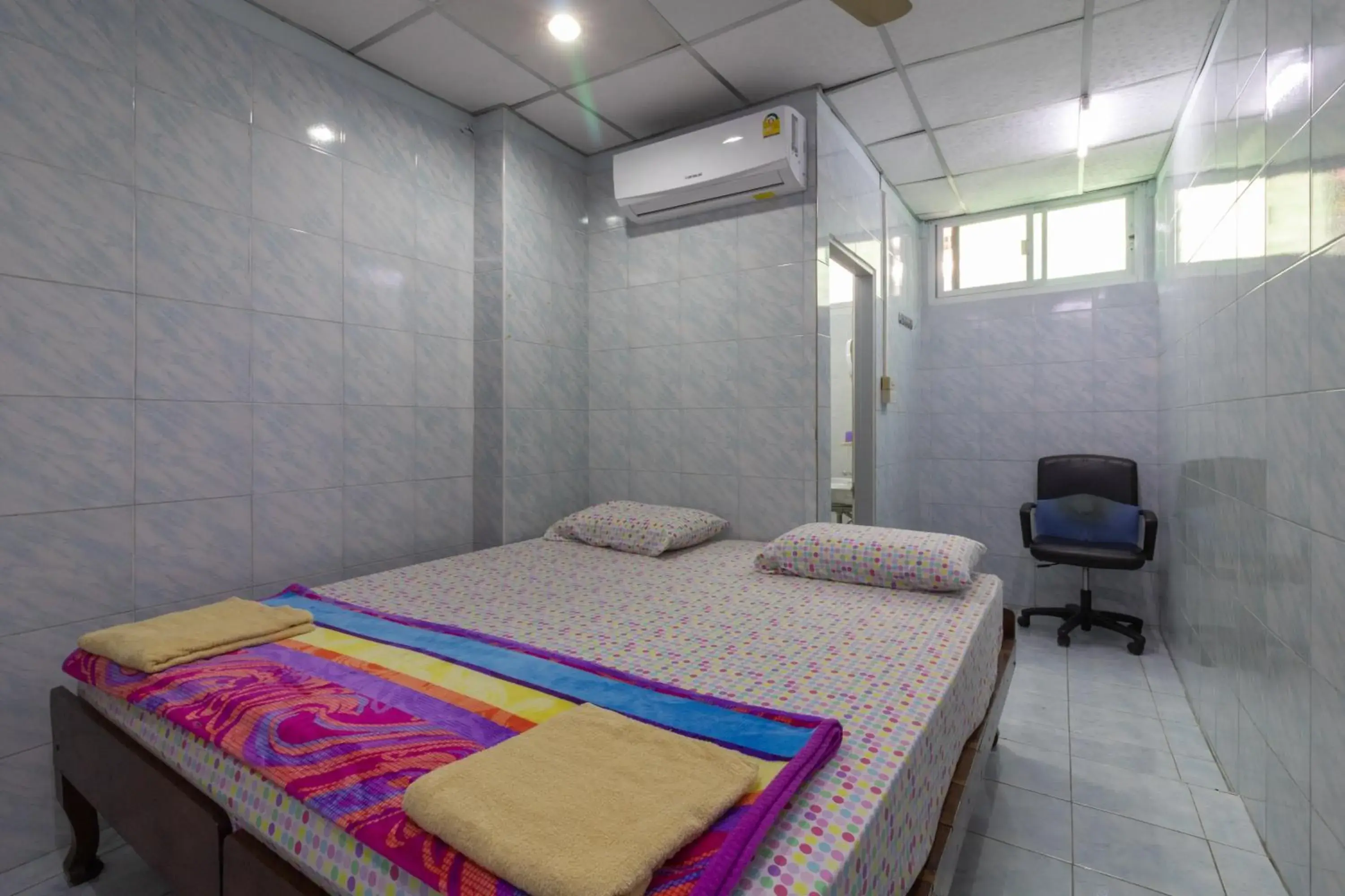 Budget Double Room in New Central Guesthouse Budget Double Room in New Central Guesthouse