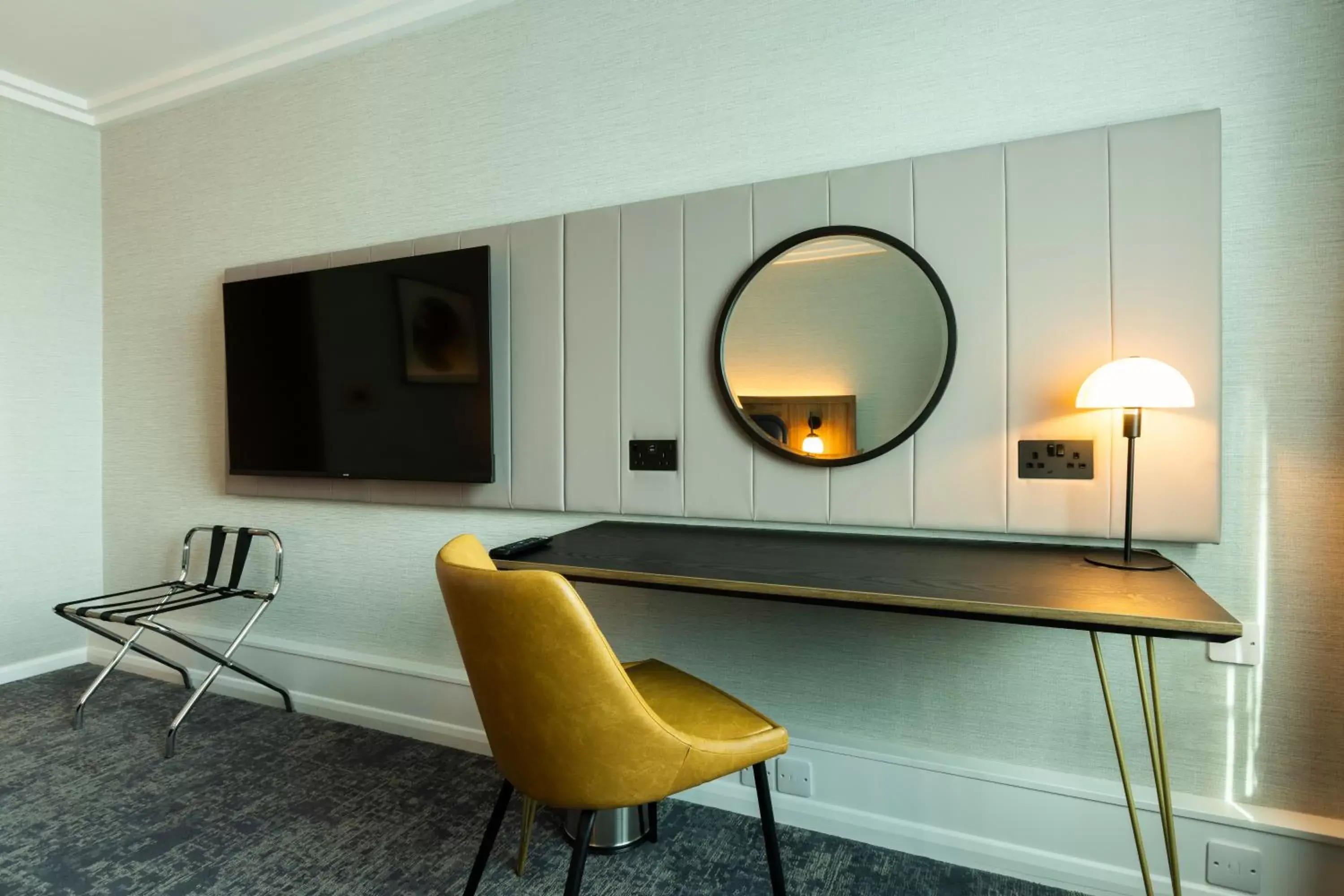 Premium Super King Room - single occupancy in Crowne Plaza Birmingham NEC by IHG Premium Super King Room - single occupancy in Crowne Plaza Birmingham NEC by IHG