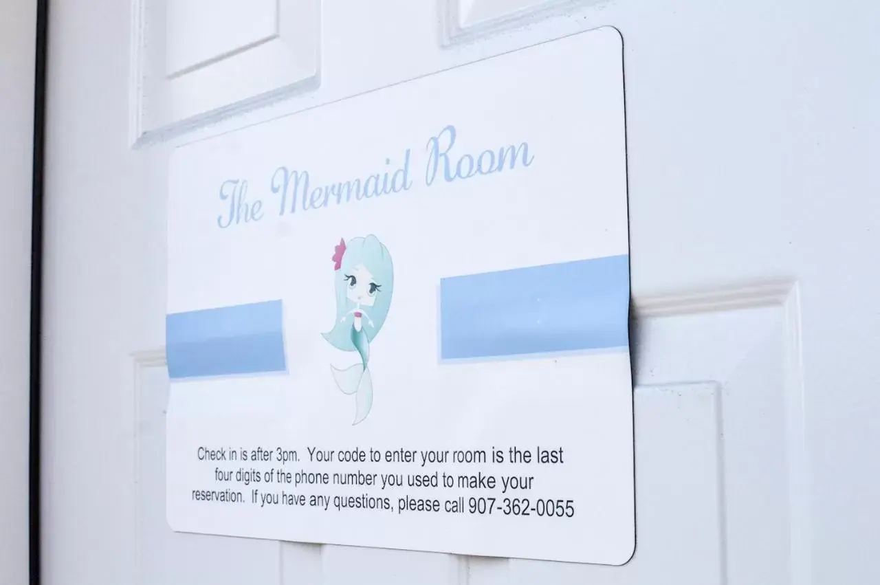 Queen Room in Sea Treasures Inn Queen Room in Sea Treasures Inn