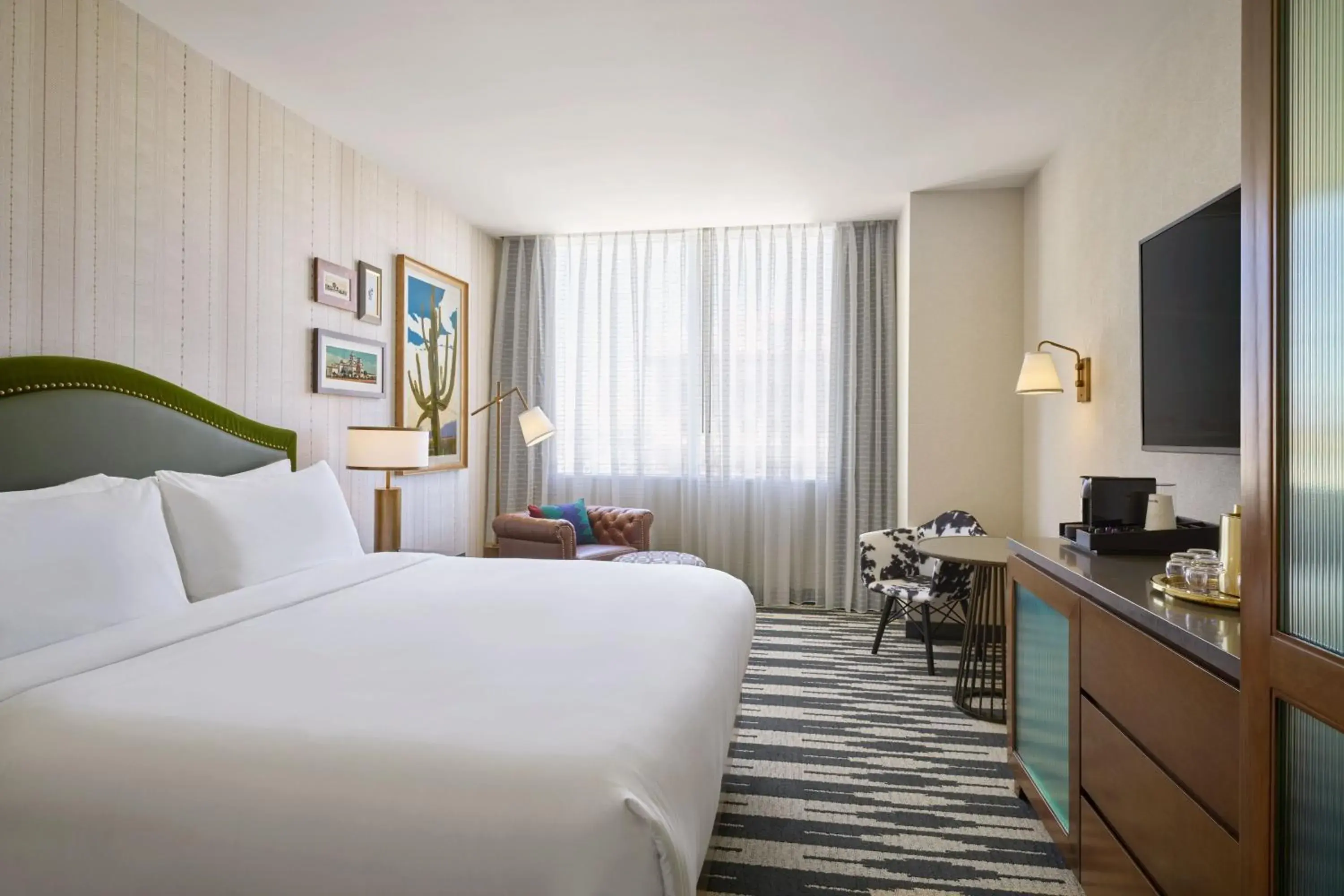 Deluxe King Room - Hearing Accessible in The Leo Kent Hotel, Tucson, a Tribute Portfolio Hotel Deluxe King Room - Hearing Accessible in The Leo Kent Hotel, Tucson, a Tribute Portfolio Hotel