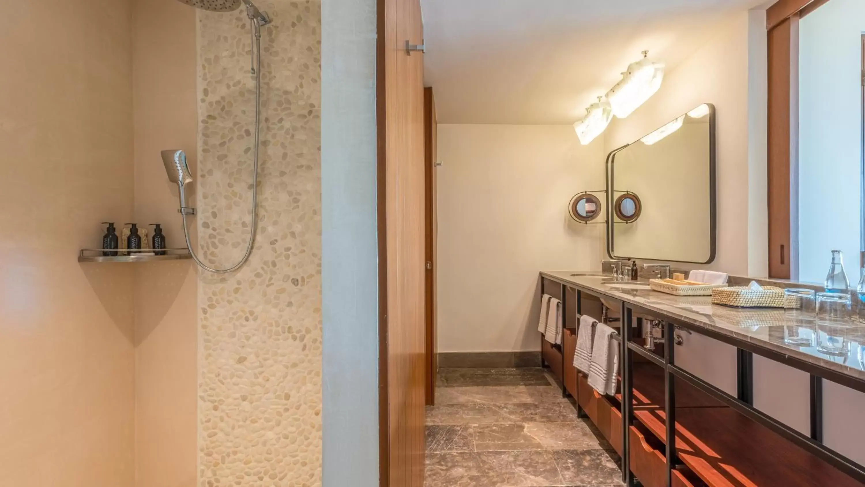 Master Suite in Wayam Mundo Imperial Master Suite in Wayam Mundo Imperial