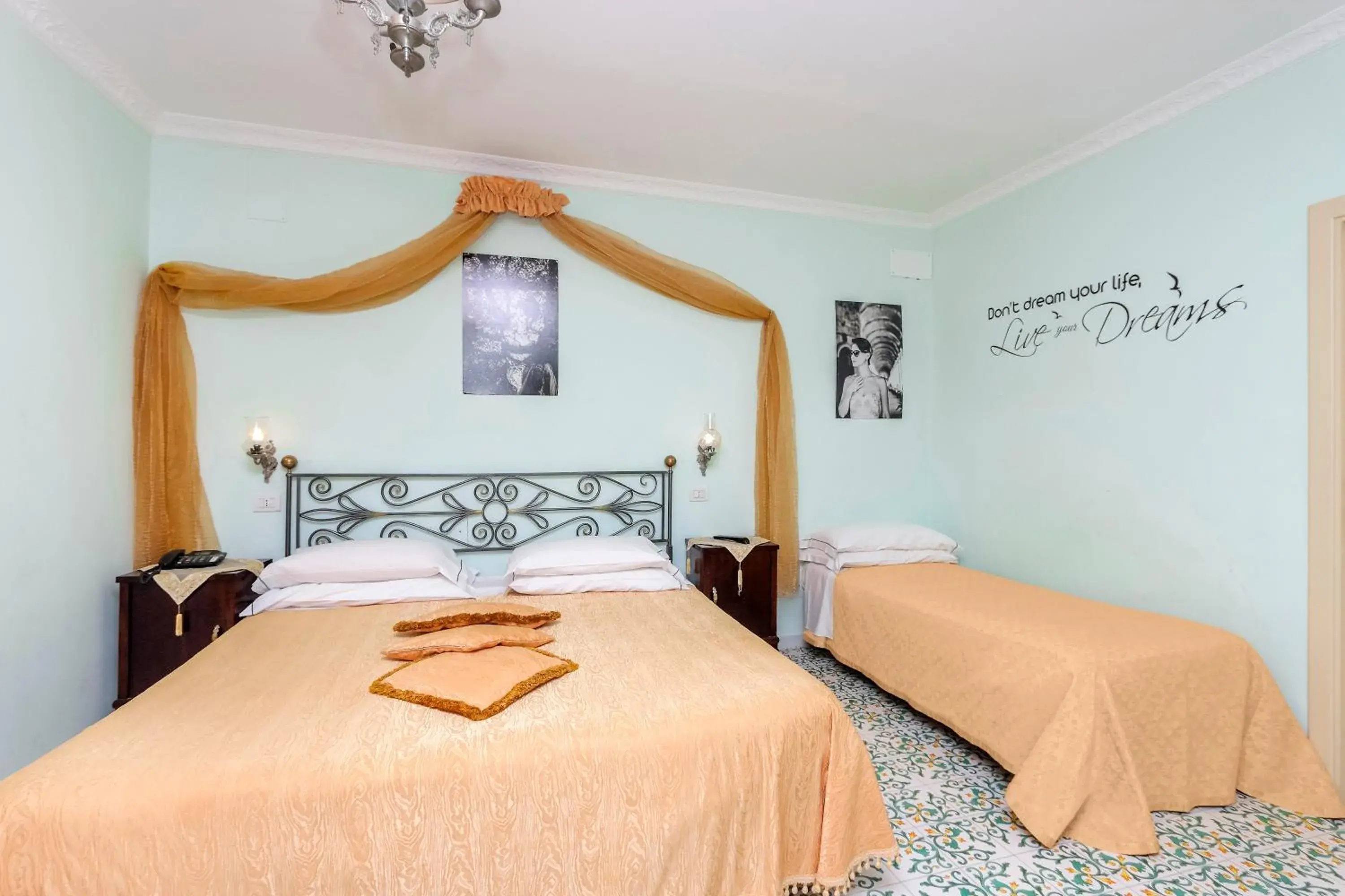 Standard Double Room in Hotel Bonadies Standard Double Room in Hotel Bonadies