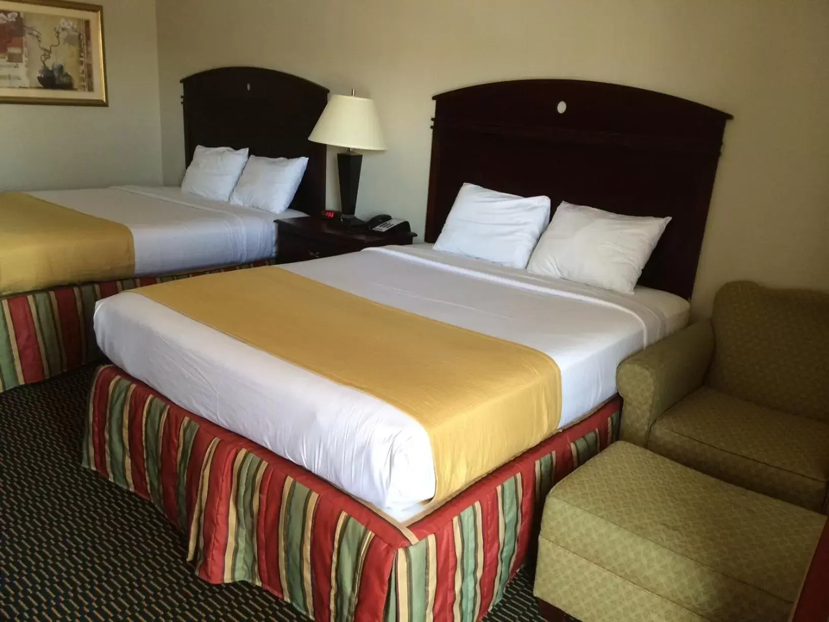 Queen Room with Two Queen Beds in Express Inn Queen Room with Two Queen Beds in Express Inn