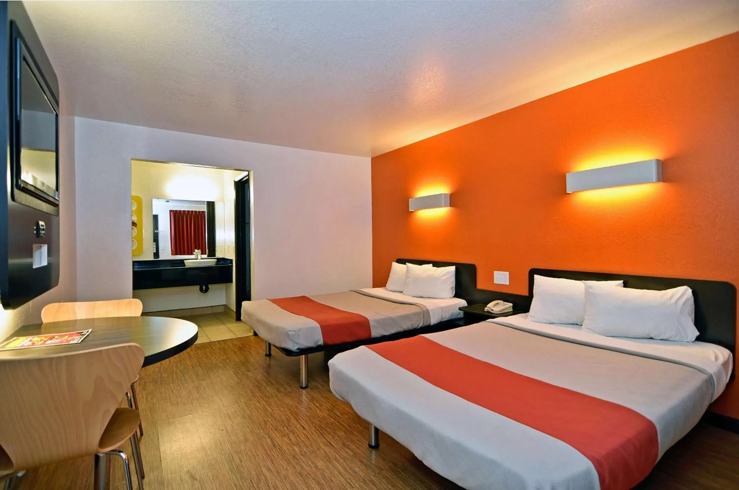 Quadruple Room - Non-Smoking in Motel 6-Fairfield, CA - Napa Valley Quadruple Room - Non-Smoking in Motel 6-Fairfield, CA - Napa Valley