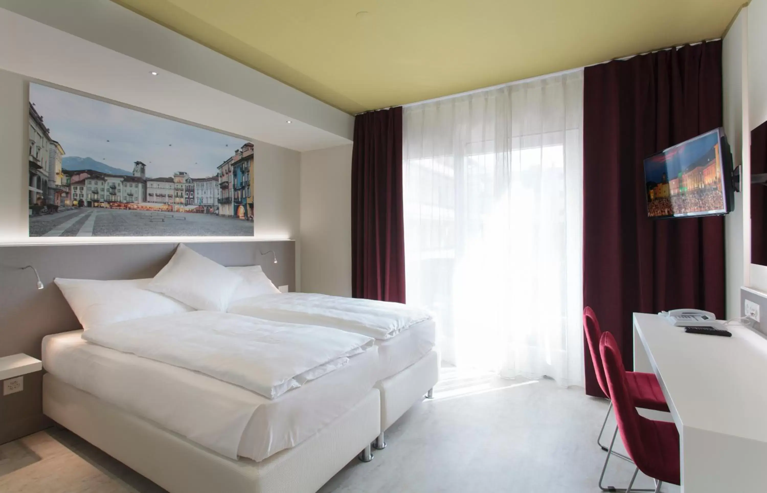 Modern Double Room in Hotel City Locarno Modern Double Room in Hotel City Locarno