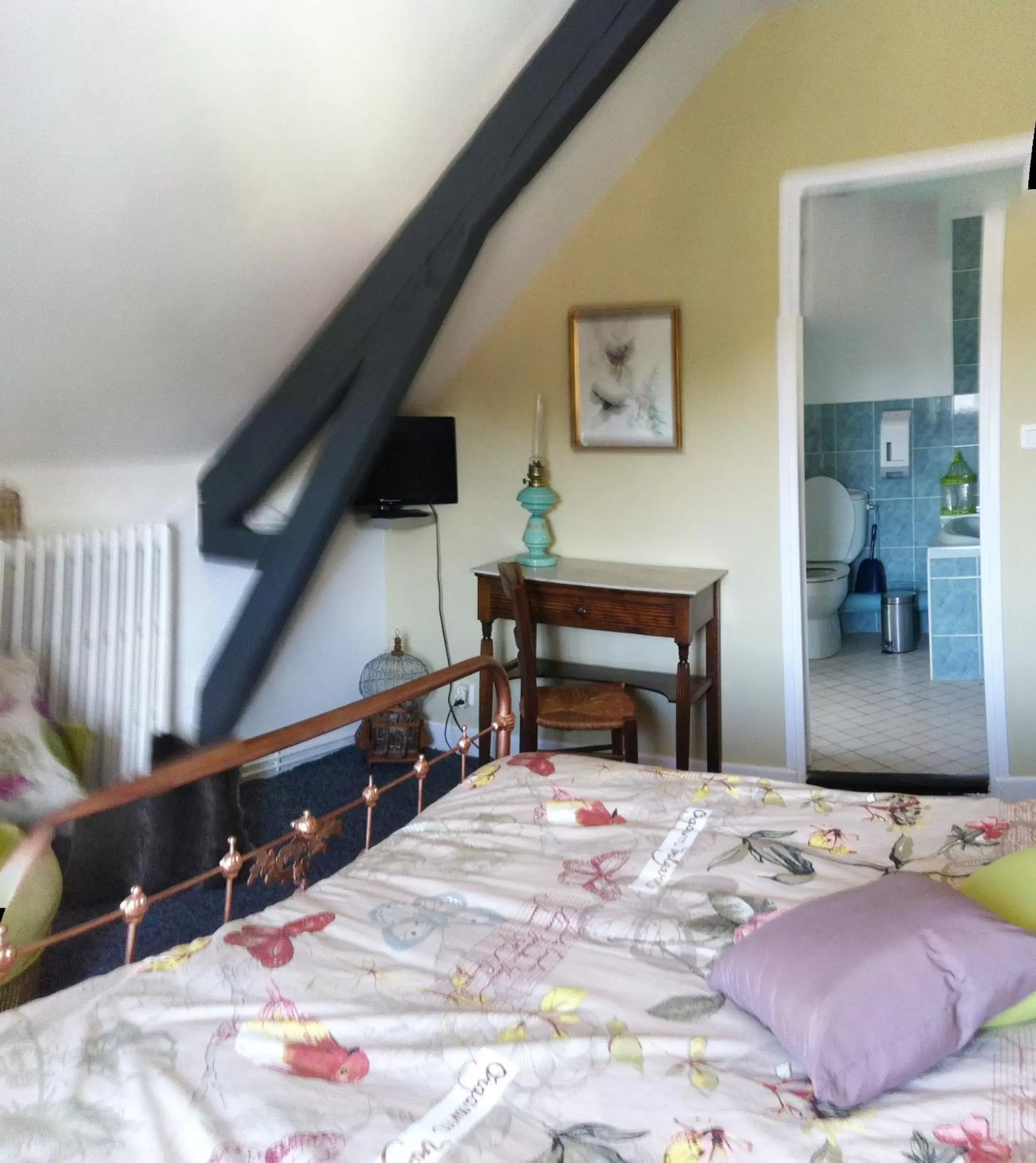 Double Room with Private Bathroom in Auberge du Puits Double Room with Private Bathroom in Auberge du Puits