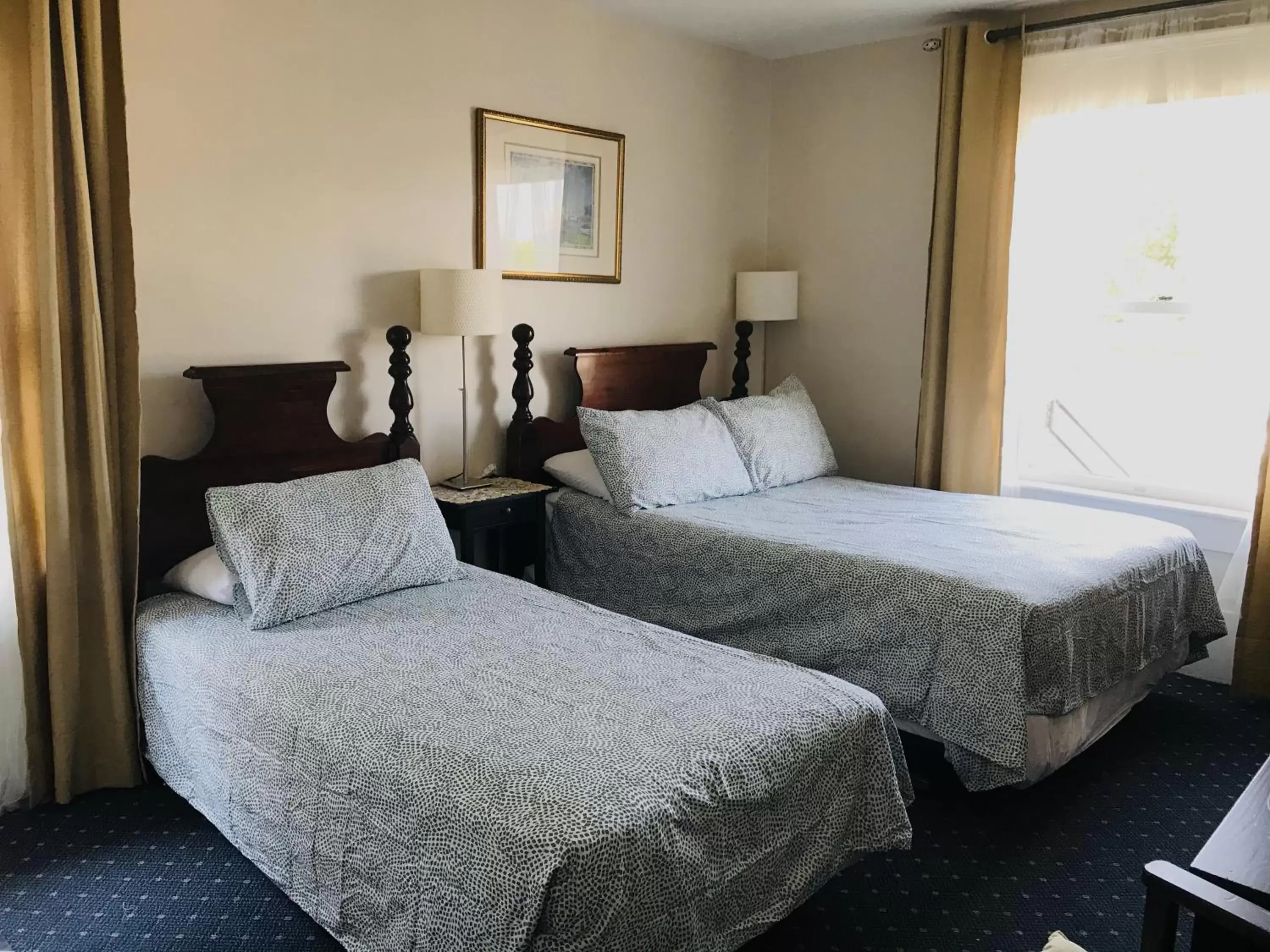 Family Room with Shared Bathroom in Windsor Guest House Family Room with Shared Bathroom in Windsor Guest House