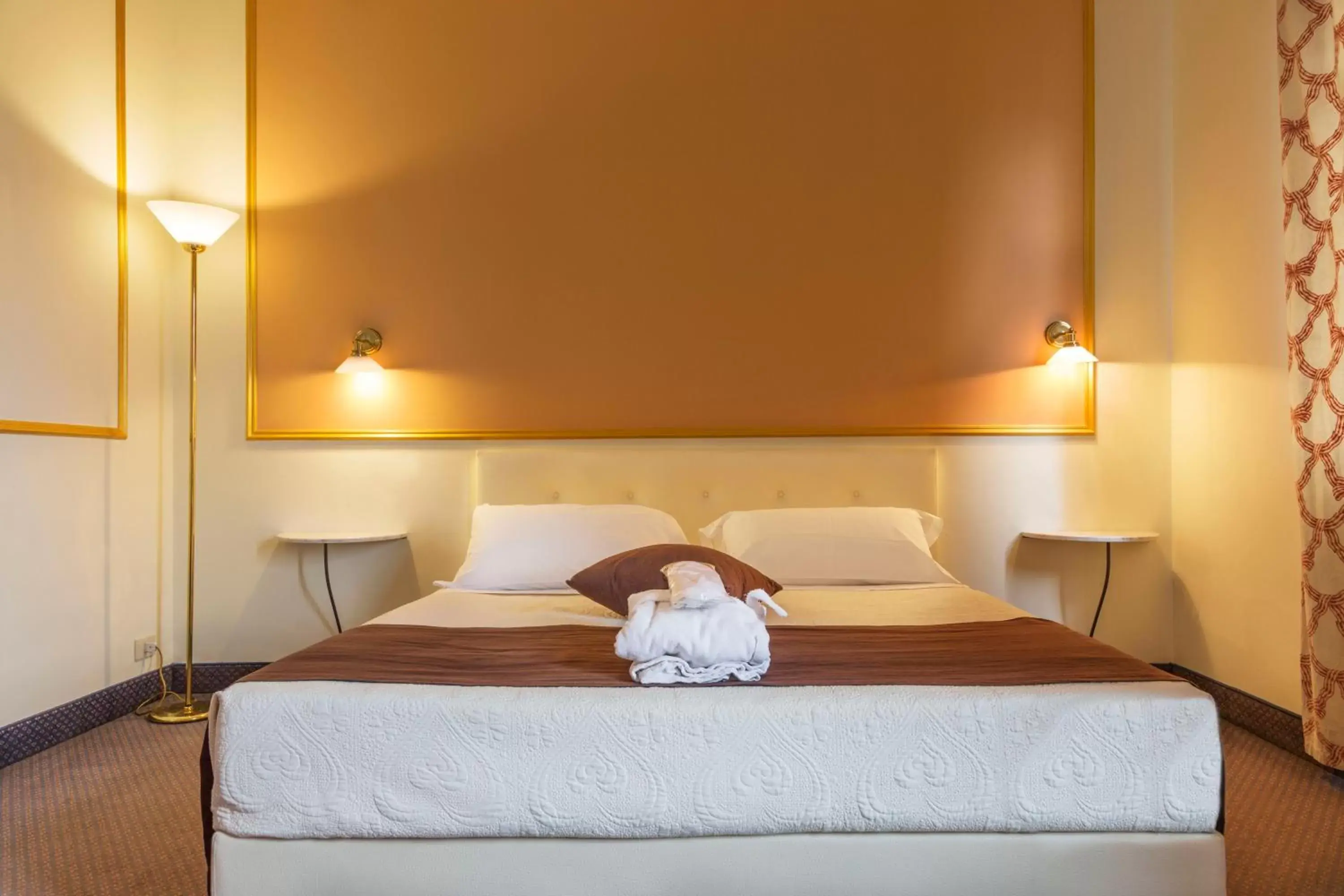 Standard Double or Twin Room in Hotel Ponte di Rialto Standard Double or Twin Room in Hotel Ponte di Rialto