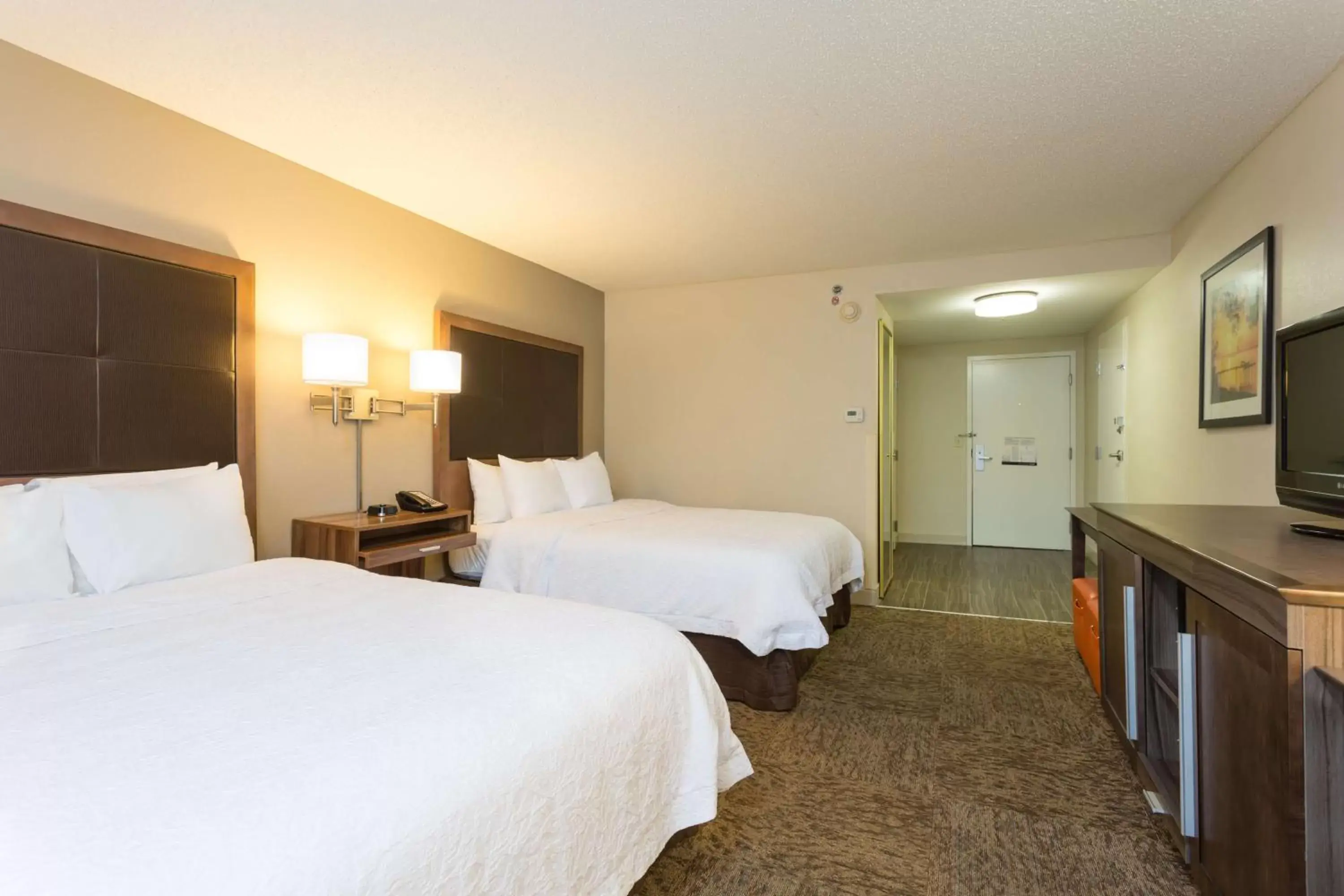 Double Room with Two Double Beds with Bath Tub - Non-Smoking - Hearing Accessible - in Hampton Inn Havelock Double Room with Two Double Beds with Bath Tub - Non-Smoking - Hearing Accessible - in Hampton Inn Havelock