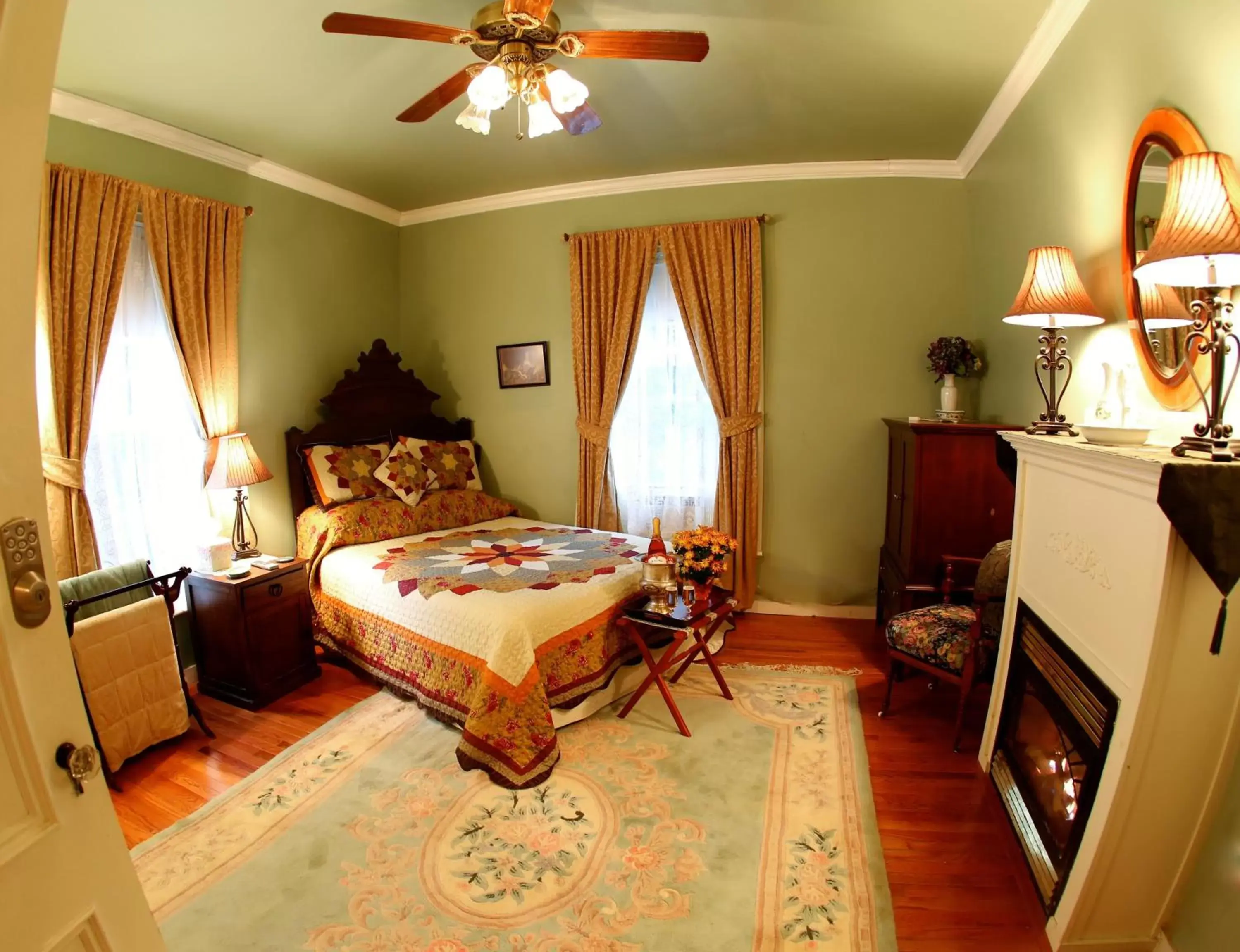 Queen Room in Center Harbor Sutton House B & B Queen Room in Center Harbor Sutton House B & B