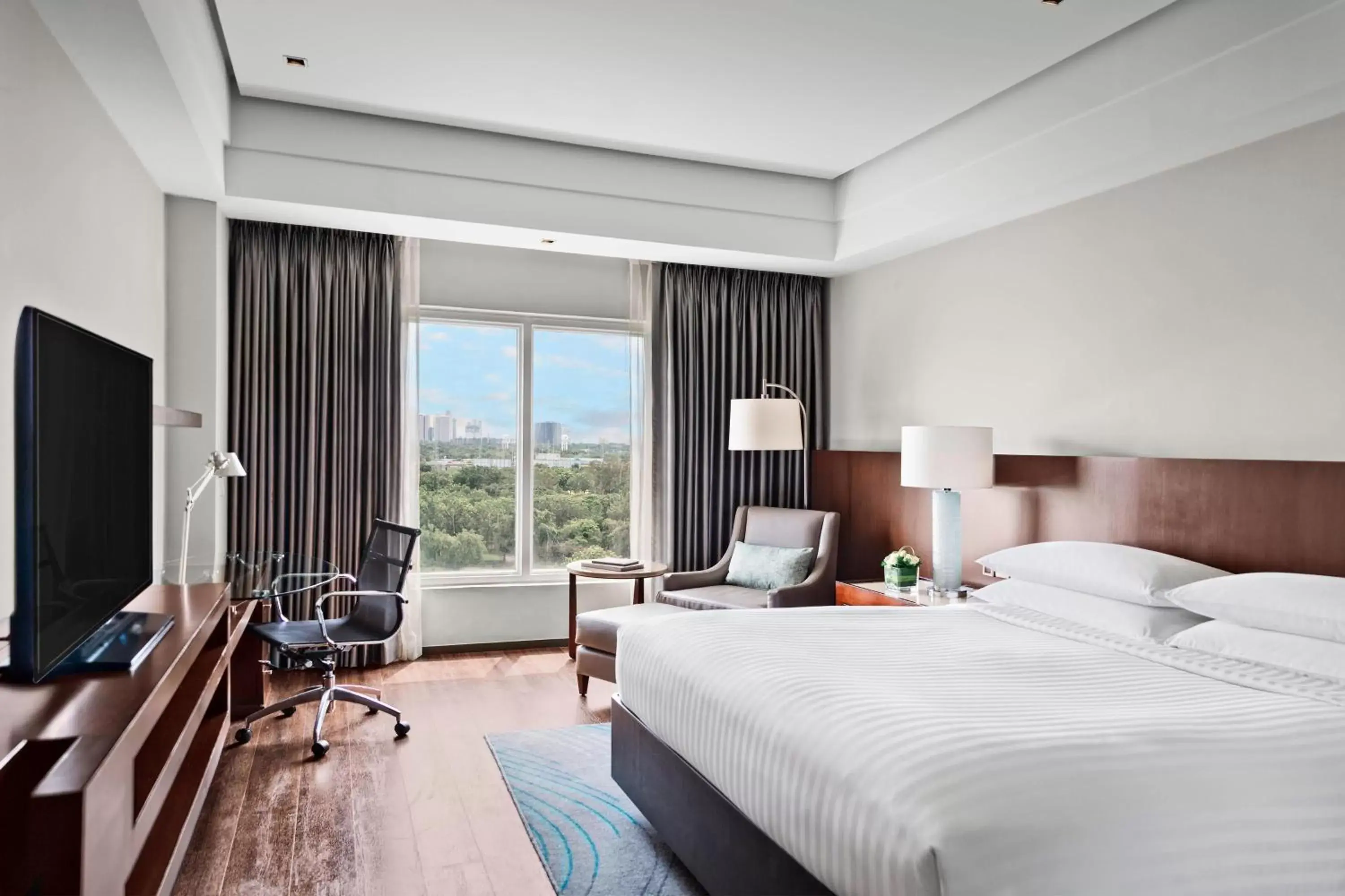 King or Double Room with Street View in Manila Marriott Hotel at Newport World Resorts King or Double Room with Street View in Manila Marriott Hotel at Newport World Resorts