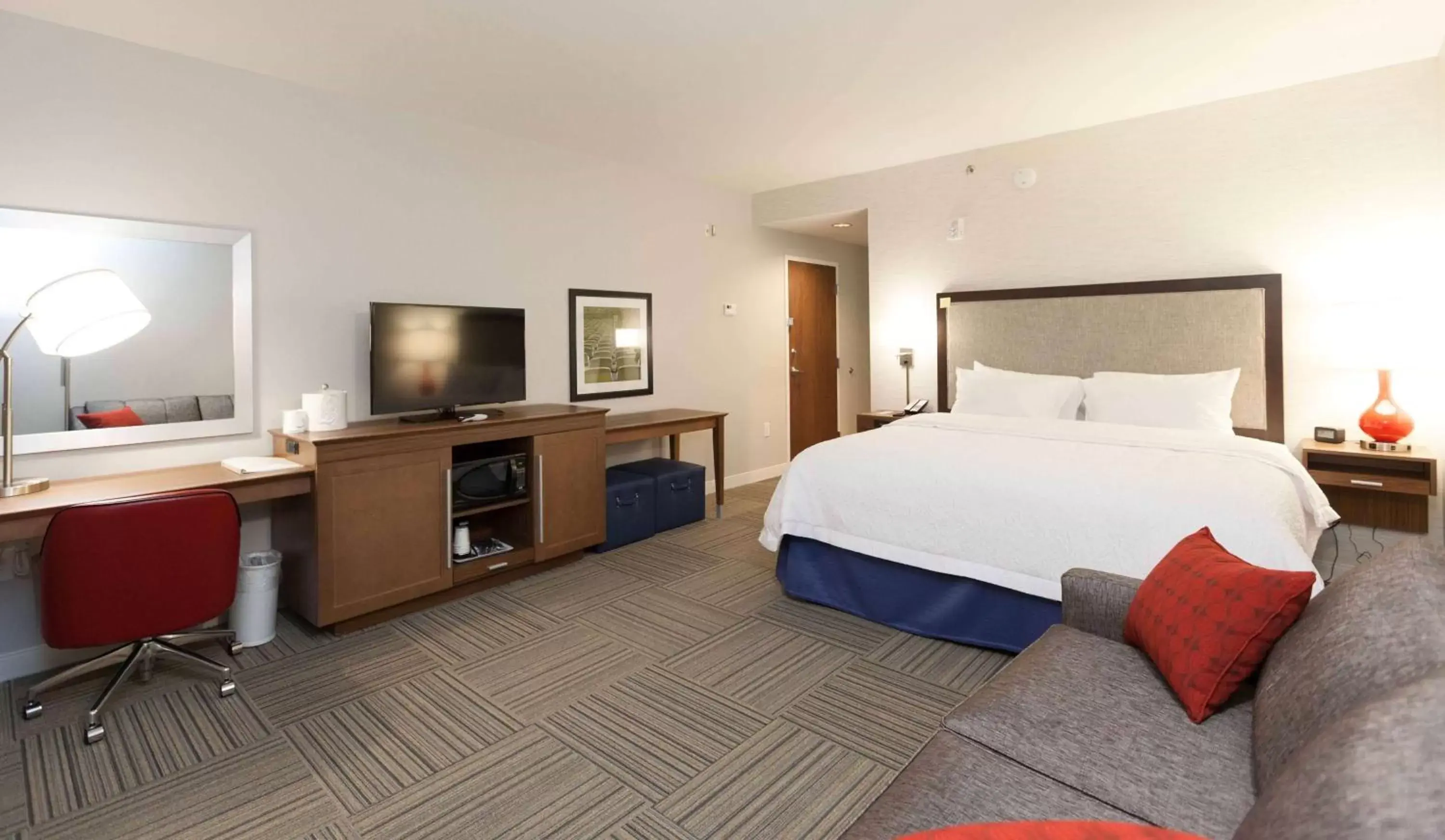 King Room - Hearing Access/Non-Smoking in Hampton Inn Emerson - Lakepoint, Ga King Room - Hearing Access/Non-Smoking in Hampton Inn Emerson - Lakepoint, Ga