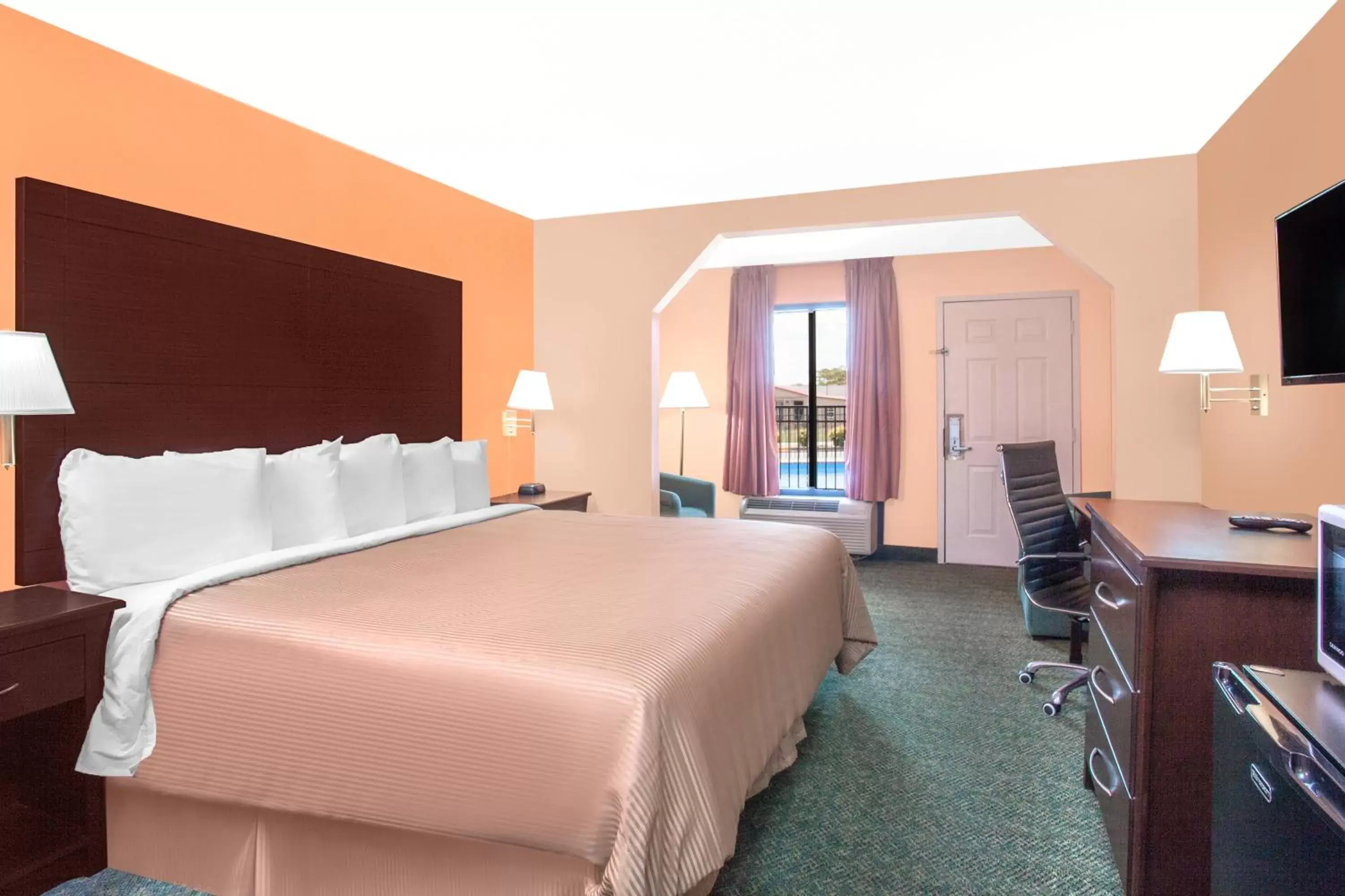 King Room - Non-Smoking in Days Inn by Wyndham Moulton King Room - Non-Smoking in Days Inn by Wyndham Moulton