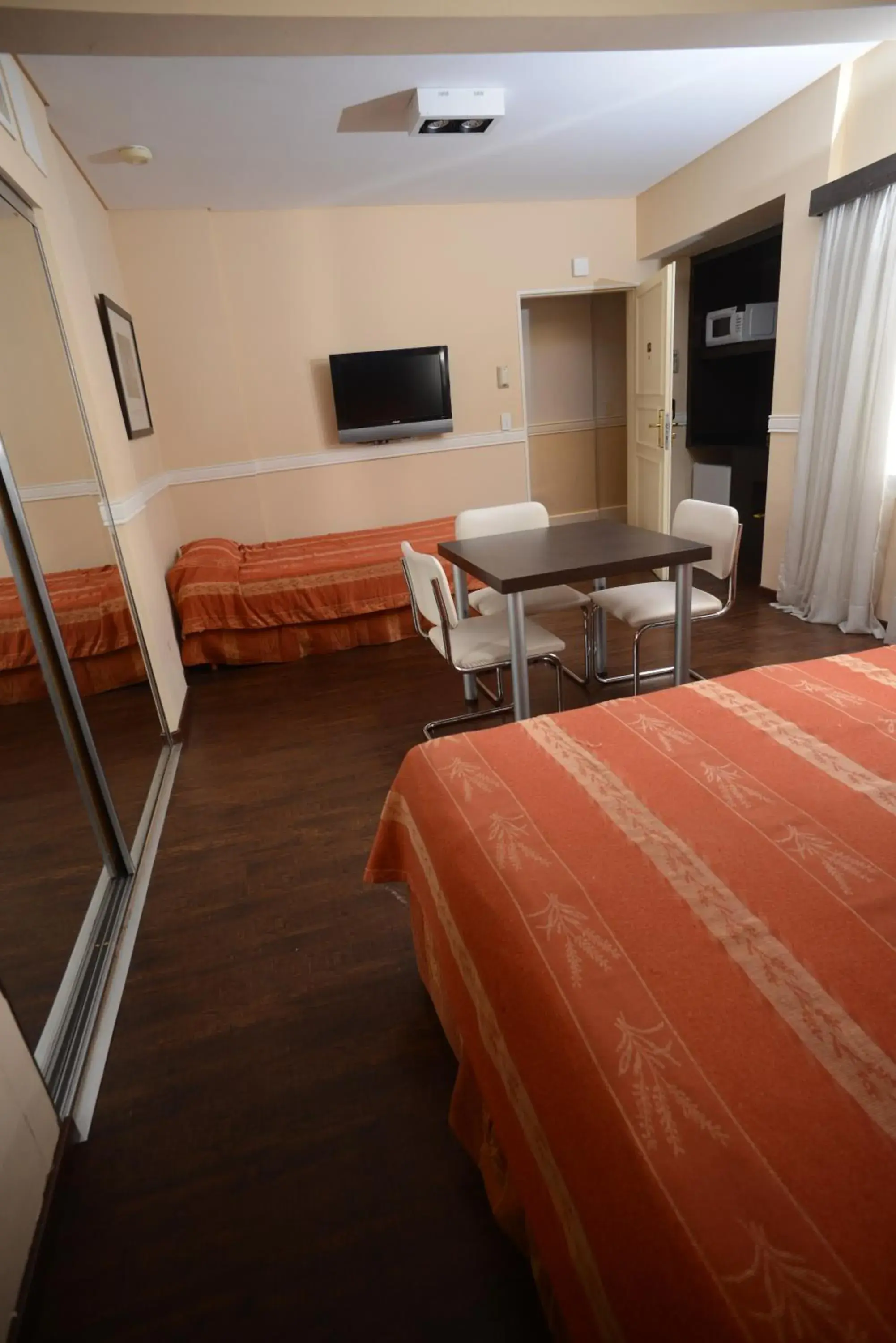 Standard Triple Room - single occupancy in Up Viamonte Hotel Standard Triple Room - single occupancy in Up Viamonte Hotel