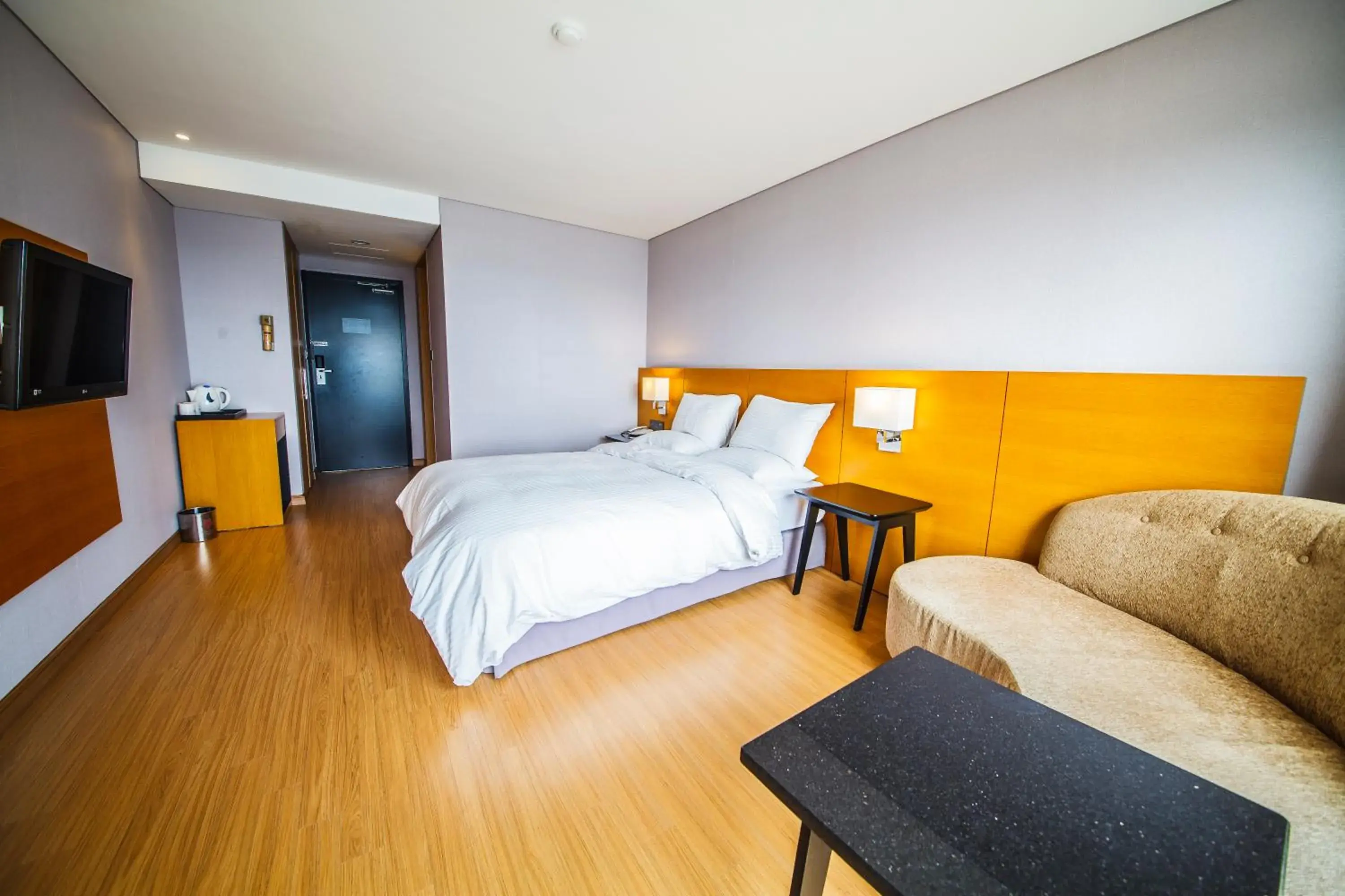 Standard Double Room with Lake View in Asia Lakeside Hotel Standard Double Room with Lake View in Asia Lakeside Hotel