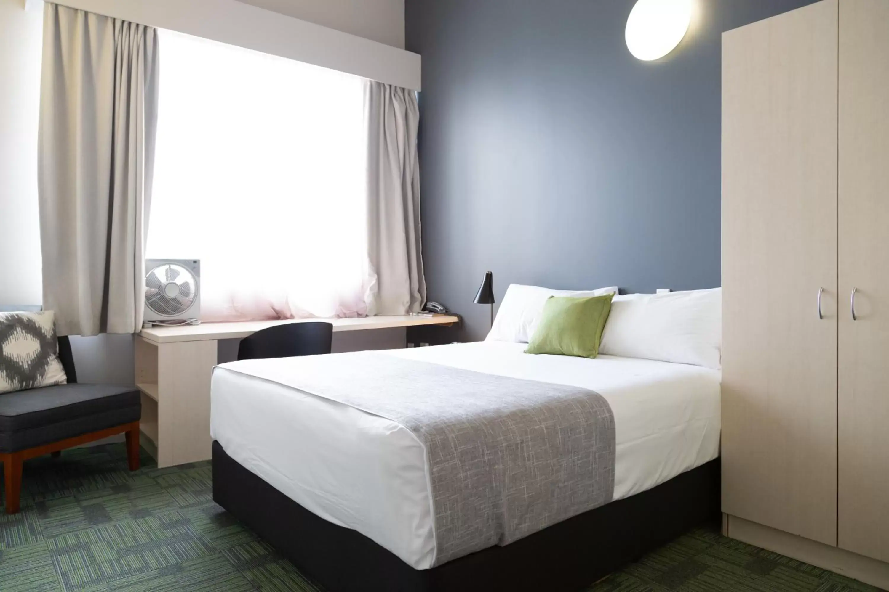 Apartment with Queen Bed in Ibis Styles Invercargill Apartment with Queen Bed in Ibis Styles Invercargill