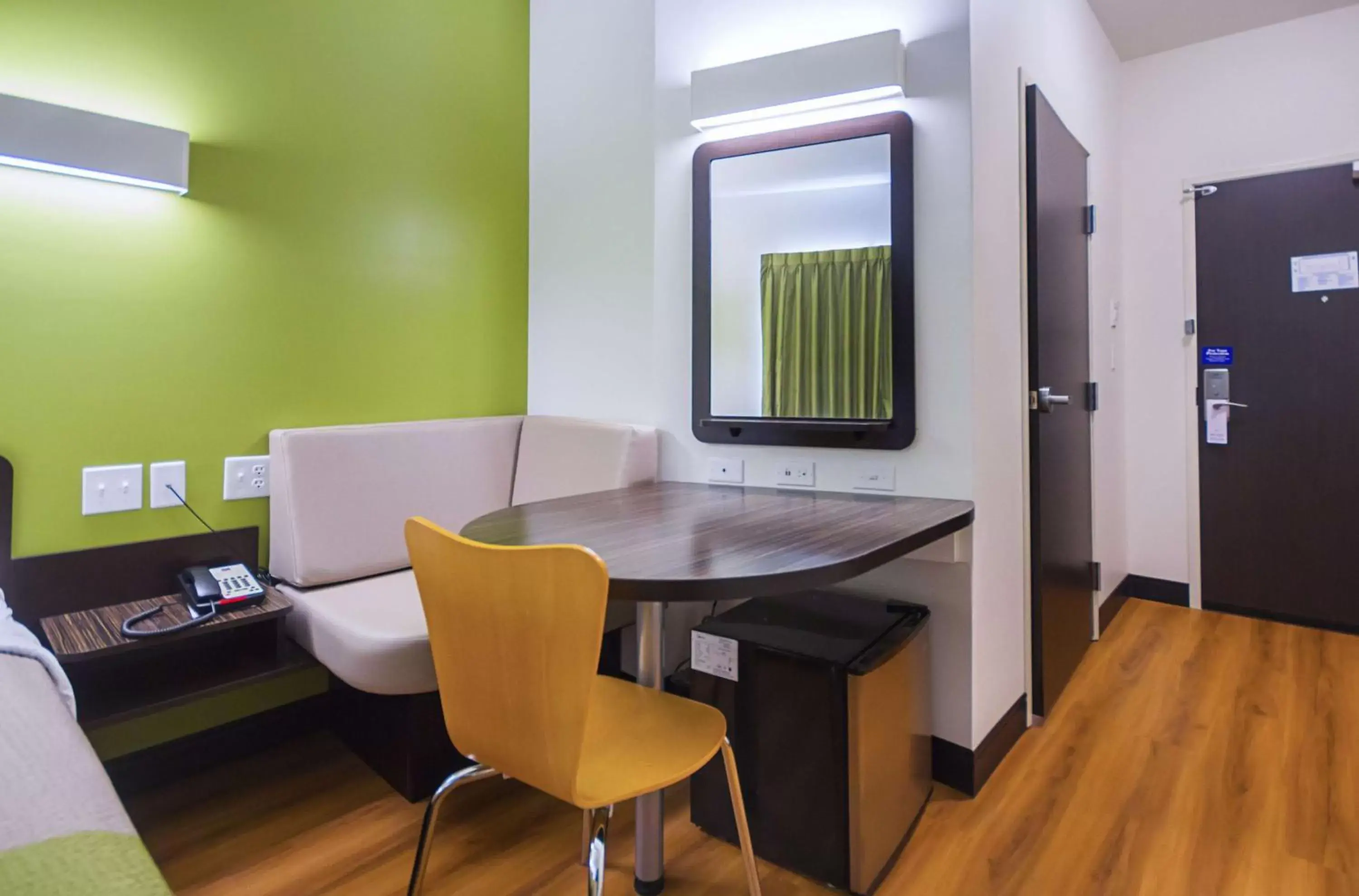 Queen Room - Disability Access - Non-Smoking in Motel 6-South Bend, IN - Mishawaka Queen Room - Disability Access - Non-Smoking in Motel 6-South Bend, IN - Mishawaka