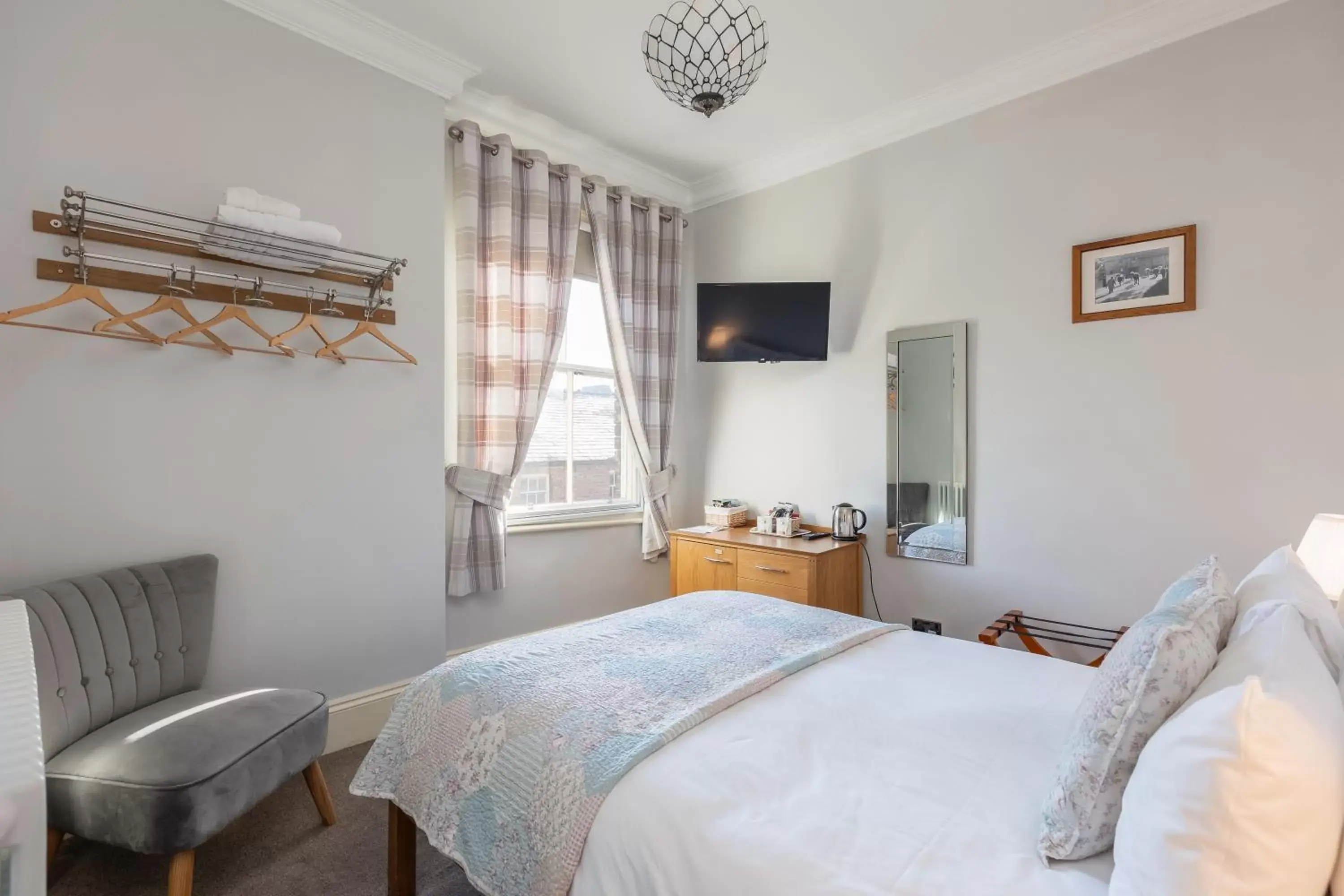 Deluxe Double Room with Shower - single occupancy in The Black Swan Inn Deluxe Double Room with Shower - single occupancy in The Black Swan Inn