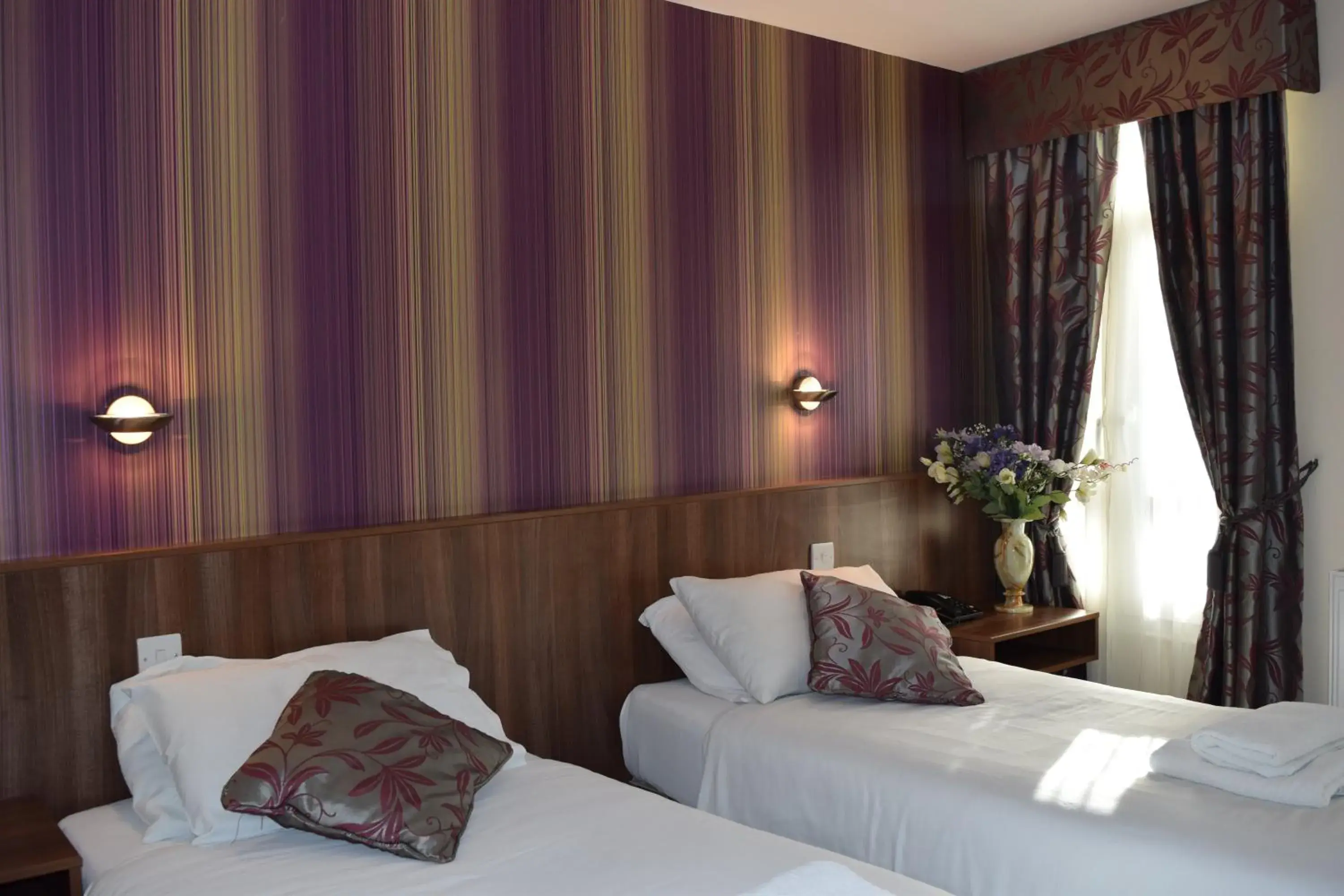 Twin Room with Shower in Star Anglia Hotel Twin Room with Shower in Star Anglia Hotel