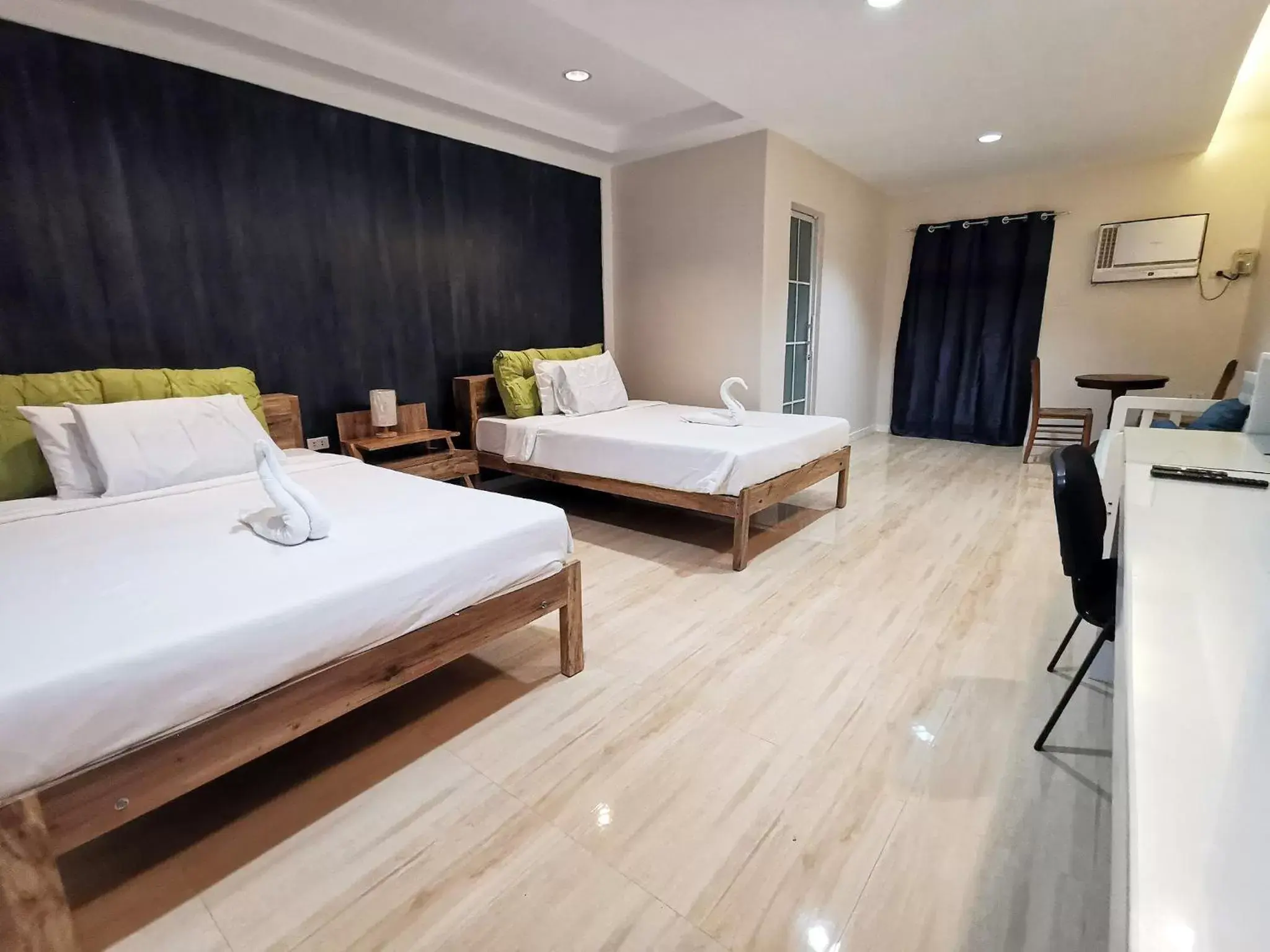 Deluxe Room with Balcony in Pescadores Suites Moalboal Deluxe Room with Balcony in Pescadores Suites Moalboal