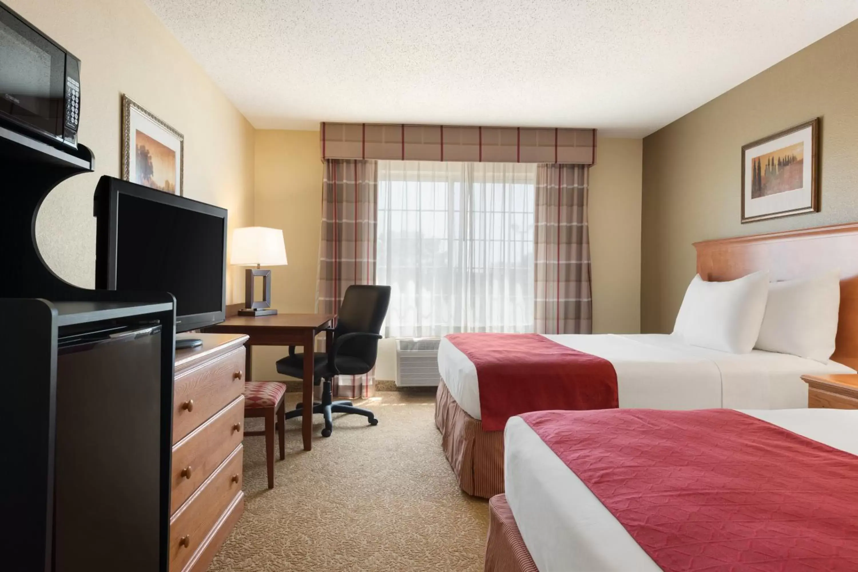 Queen Room with Two Queen Beds - Disability Access in Country Inn & Suites by Radisson, Davenport - Quad Cities Queen Room with Two Queen Beds - Disability Access in Country Inn & Suites by Radisson, Davenport - Quad Cities