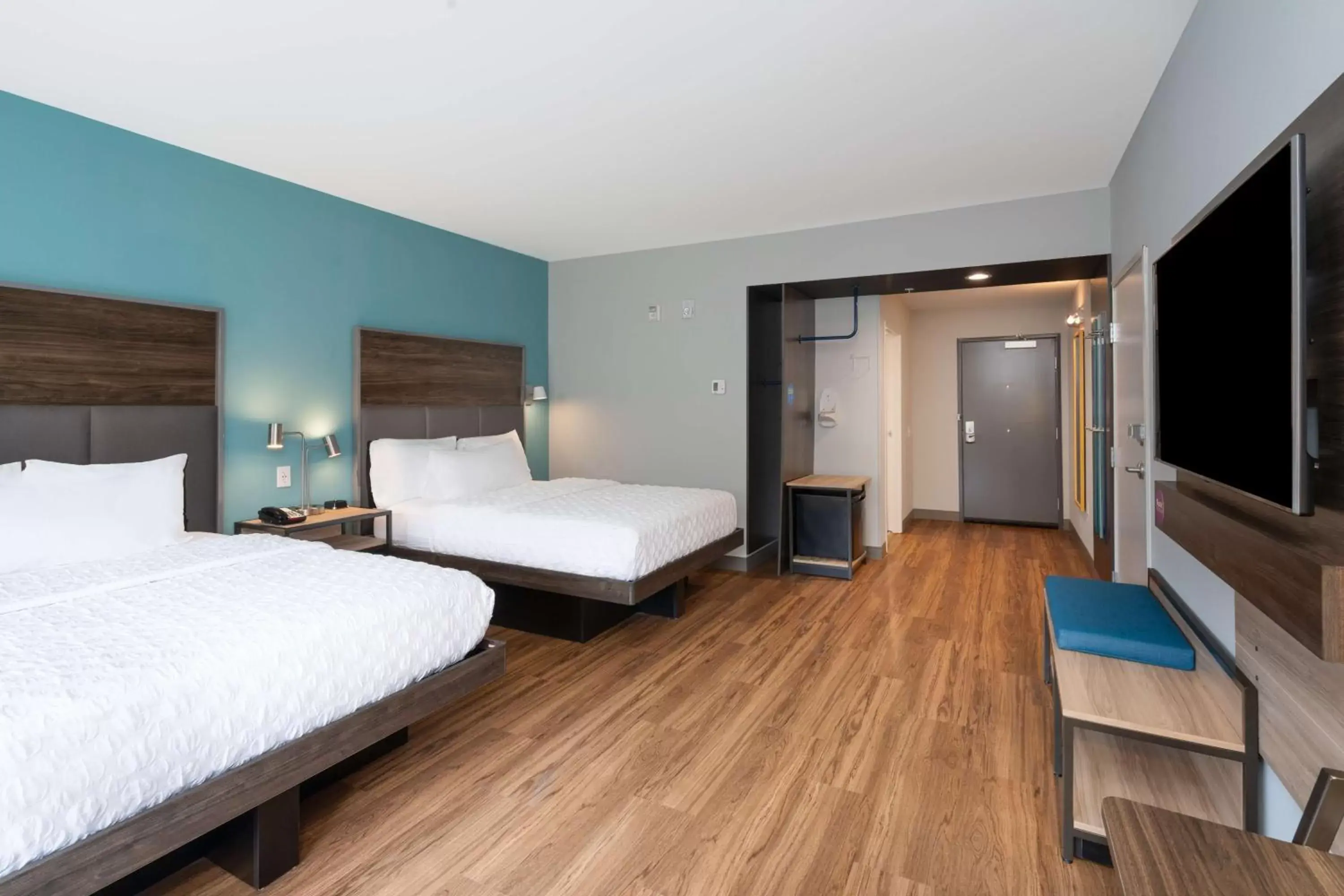 Queen Room with Two Queen Beds - Hearing/Mobility Accessible in Tru By Hilton Knoxville North I 75 Queen Room with Two Queen Beds - Hearing/Mobility Accessible in Tru By Hilton Knoxville North I 75