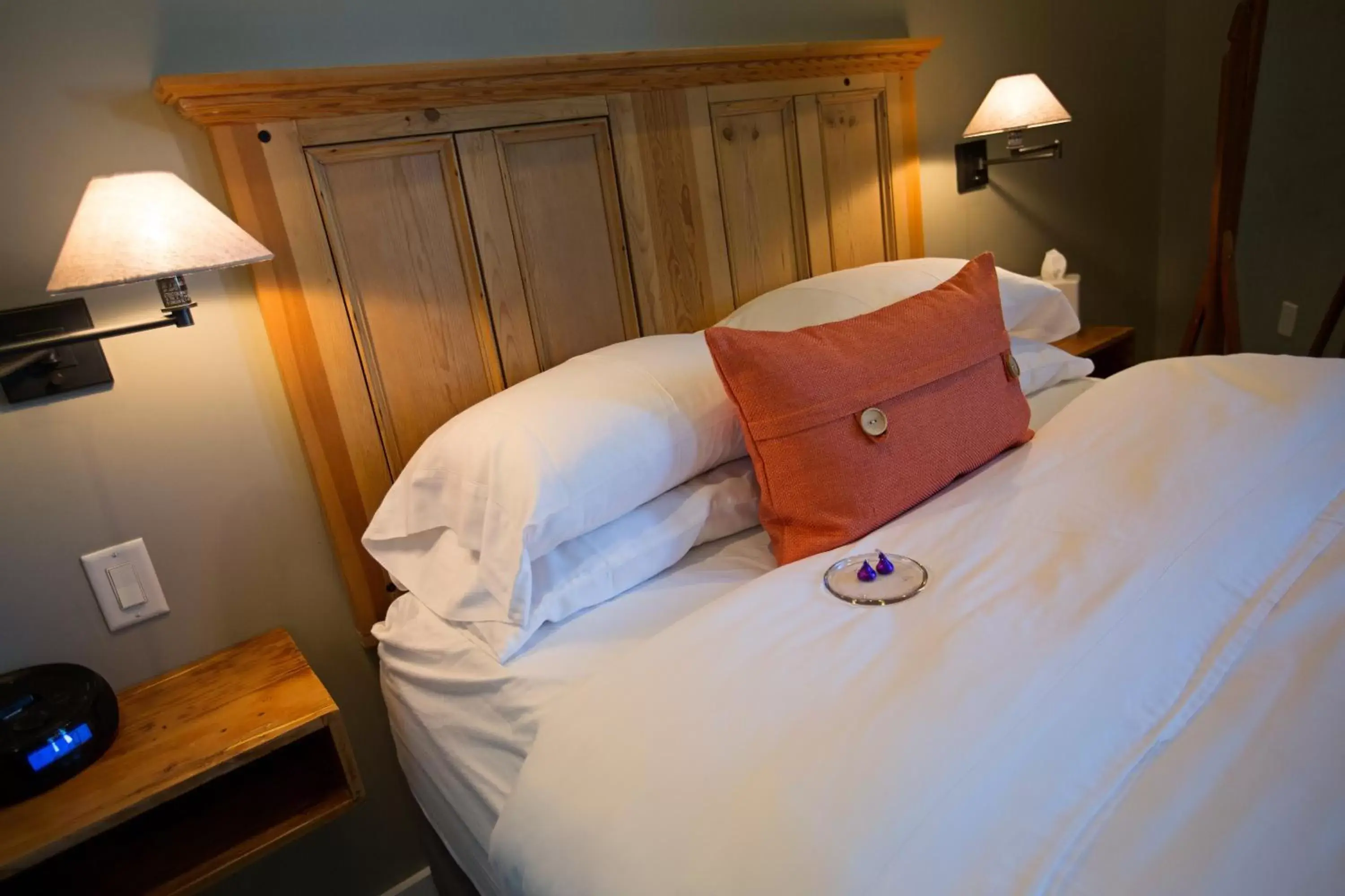 Queen Room in Hanford House Inn Queen Room in Hanford House Inn