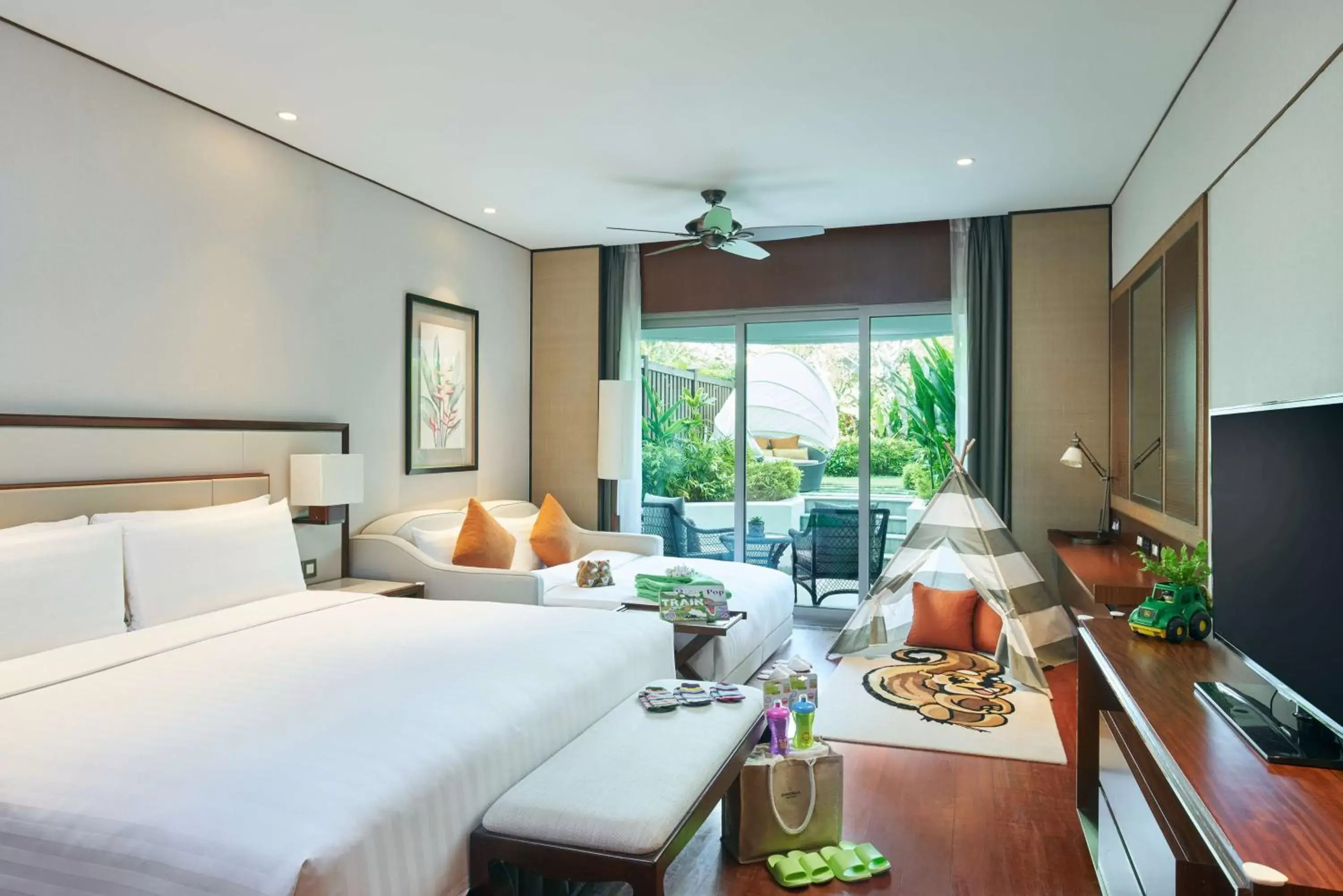 Garden Wing Deluxe Family Terrace King in Shangri-La Singapore Garden Wing Deluxe Family Terrace King in Shangri-La Singapore