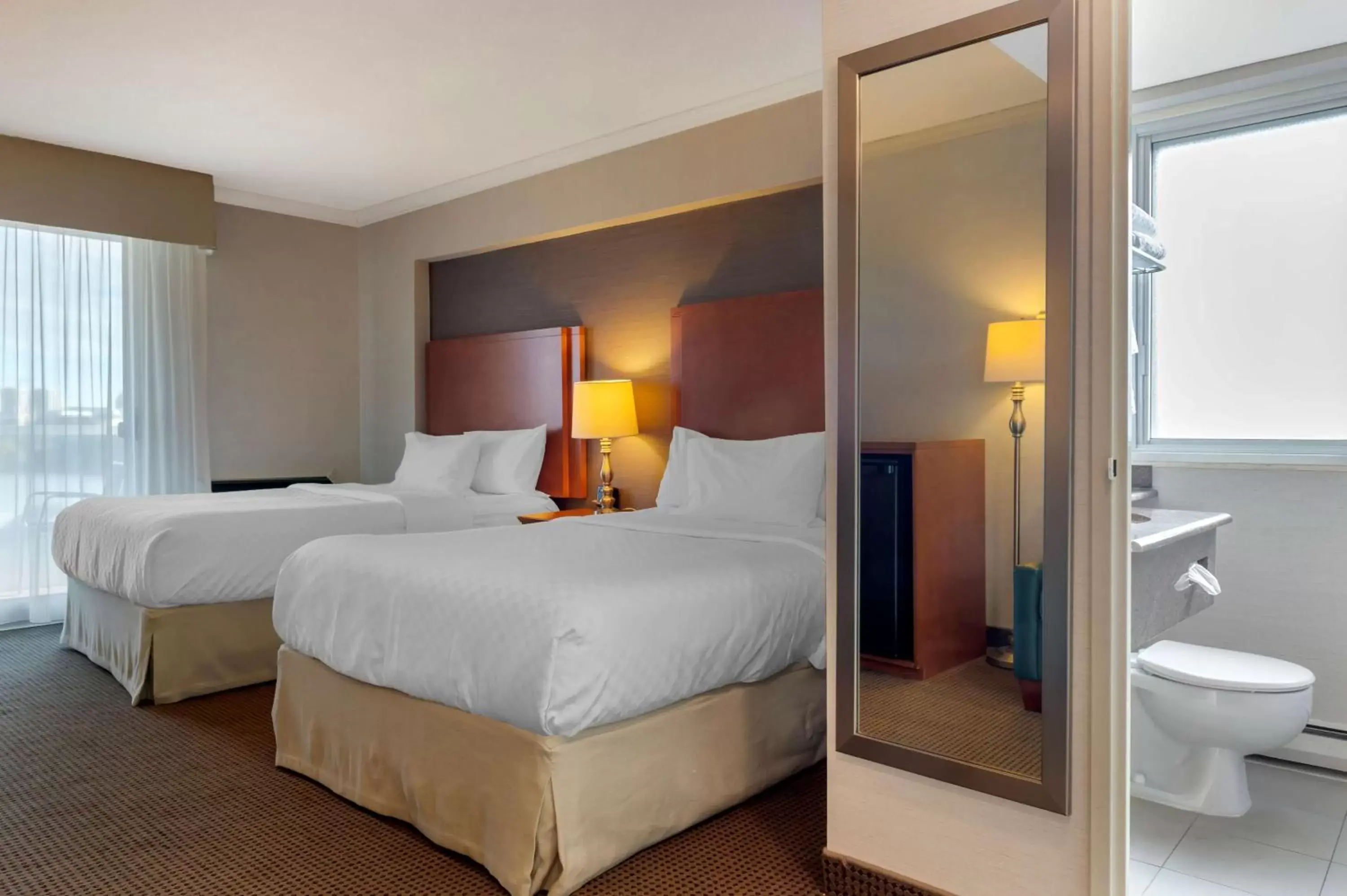 Double Room with Two Double Beds in Best Western Plus Gatineau-Ottawa Downtown Double Room with Two Double Beds in Best Western Plus Gatineau-Ottawa Downtown