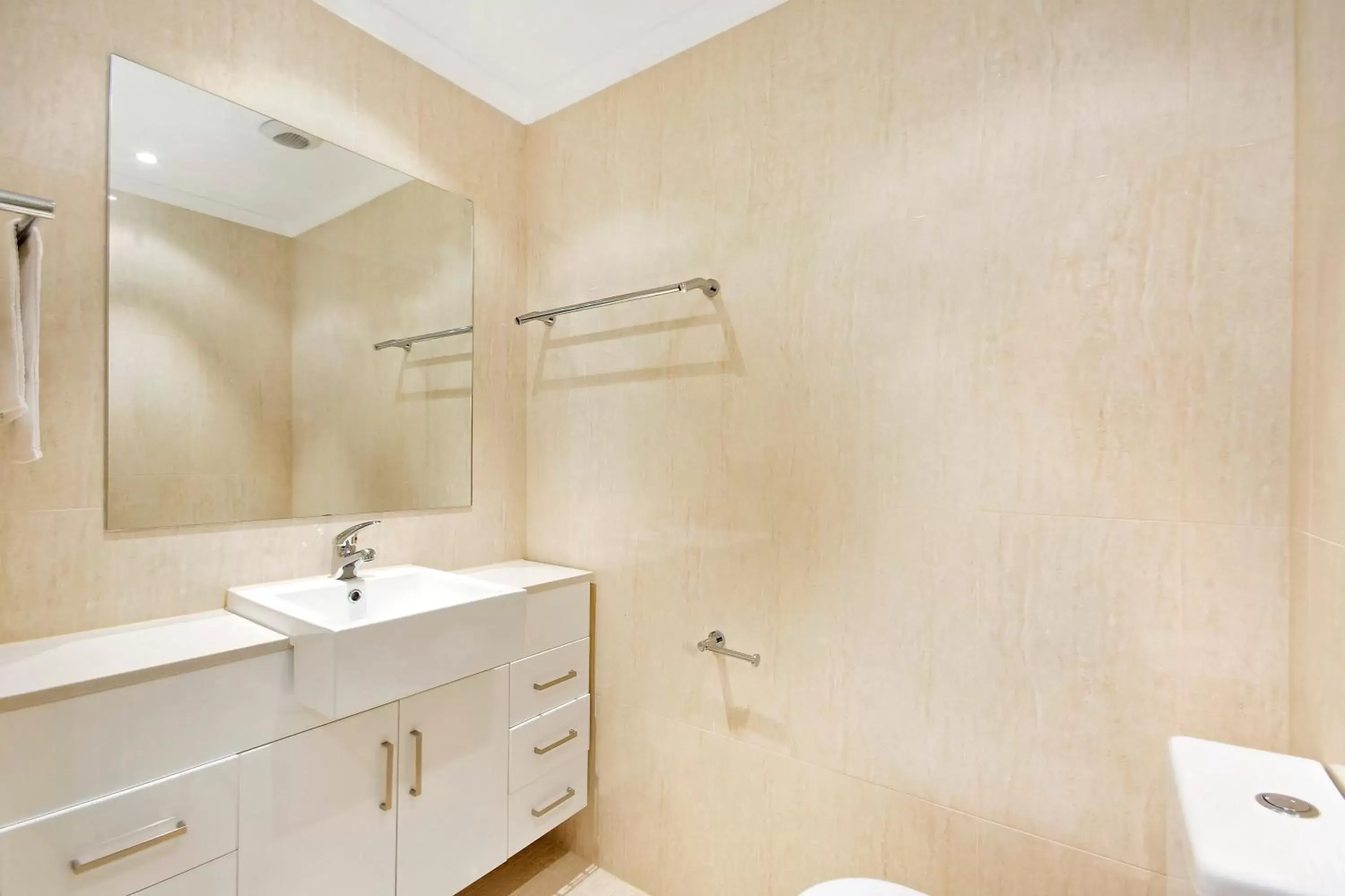 Two-Bedroom Apartment with Ocean View in South Pacific Apartments Two-Bedroom Apartment with Ocean View in South Pacific Apartments