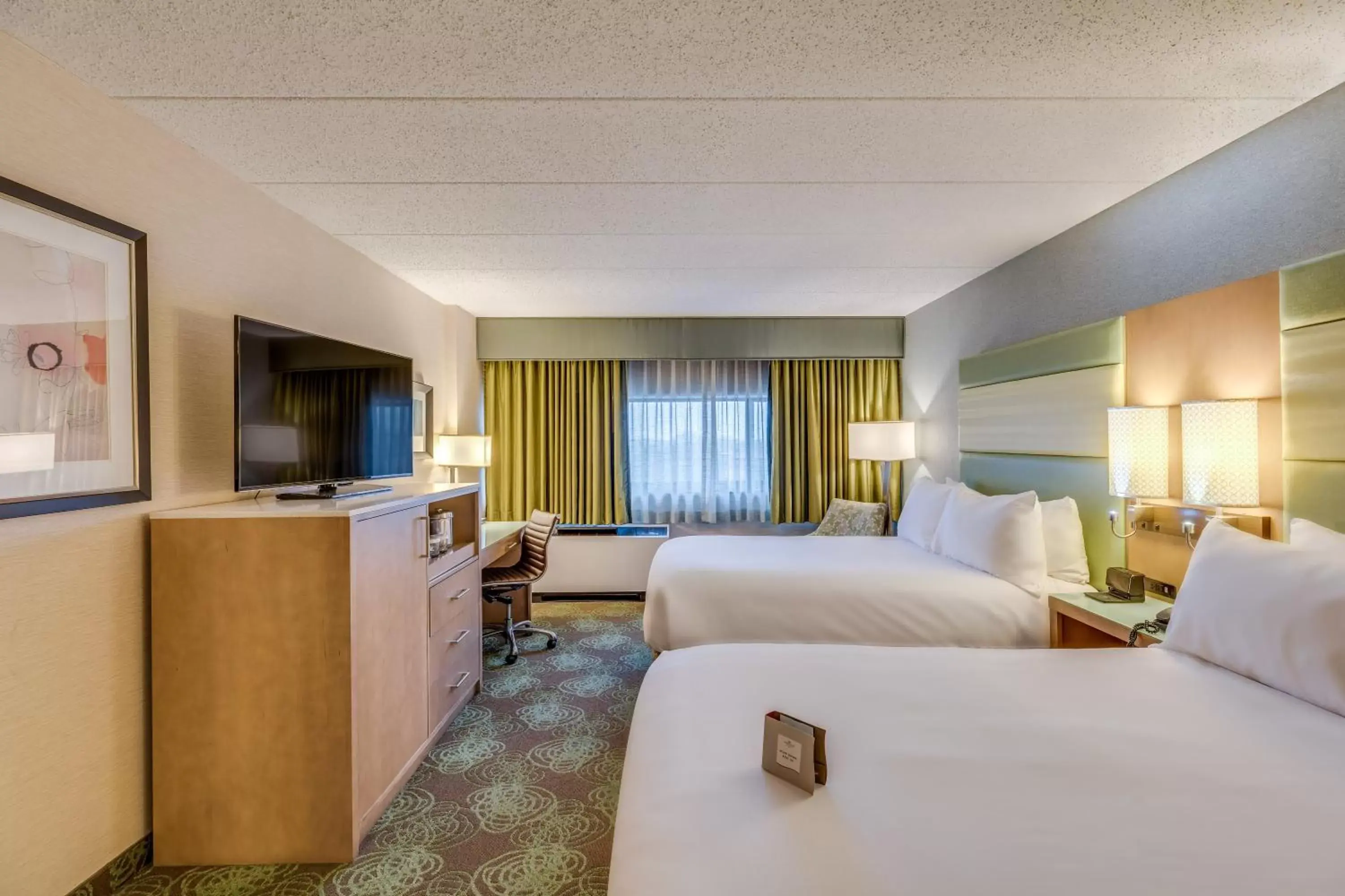 Standard Double Room with Two Double Beds in Crowne Plaza Lansing by IHG Standard Double Room with Two Double Beds in Crowne Plaza Lansing by IHG