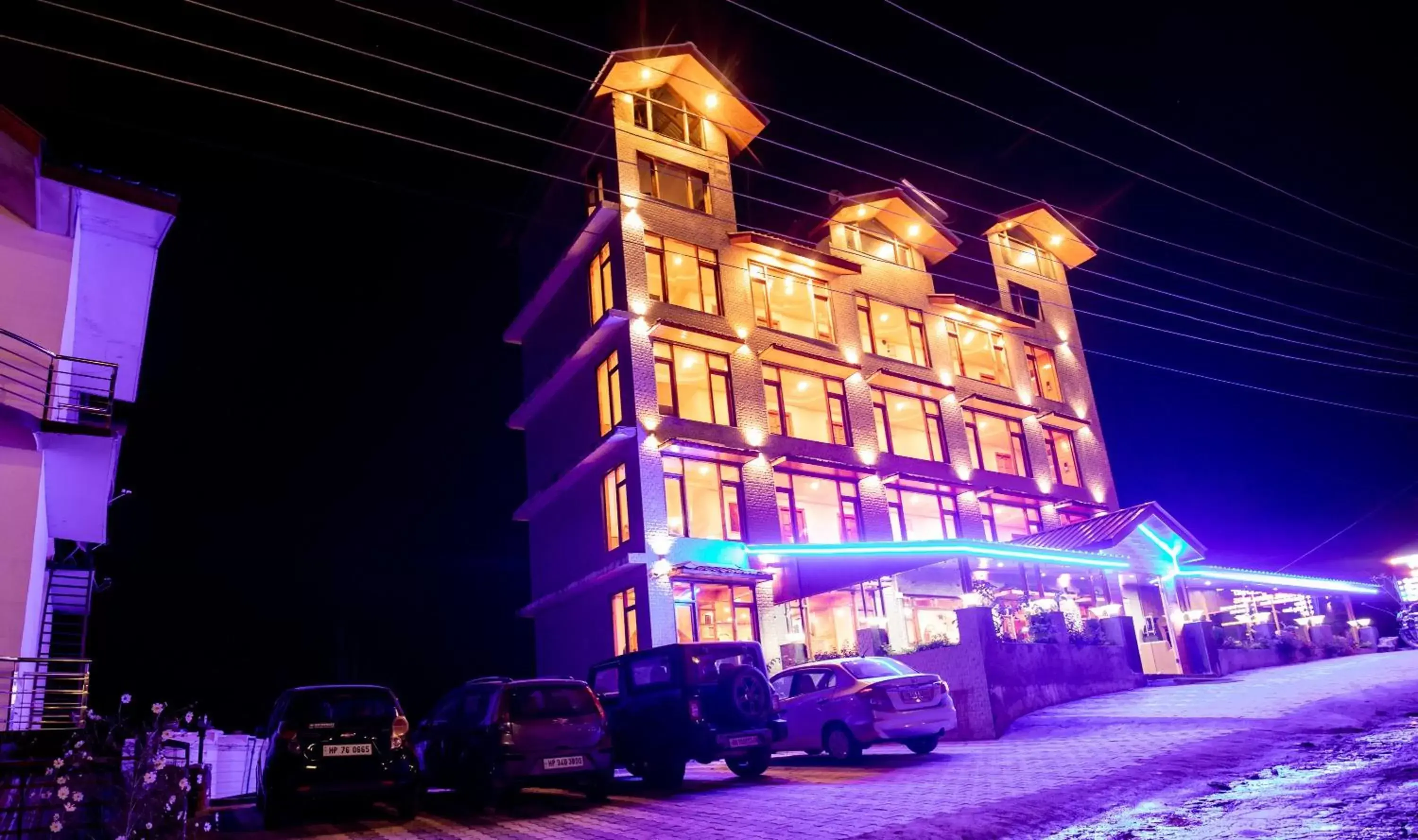 Hotel Smugglers Mountain View - central heated & air Cooled #Free Pick from Volvo Bus Stand Hotel Smugglers Mountain View - central heated & air Cooled #Free Pick from Volvo Bus Stand