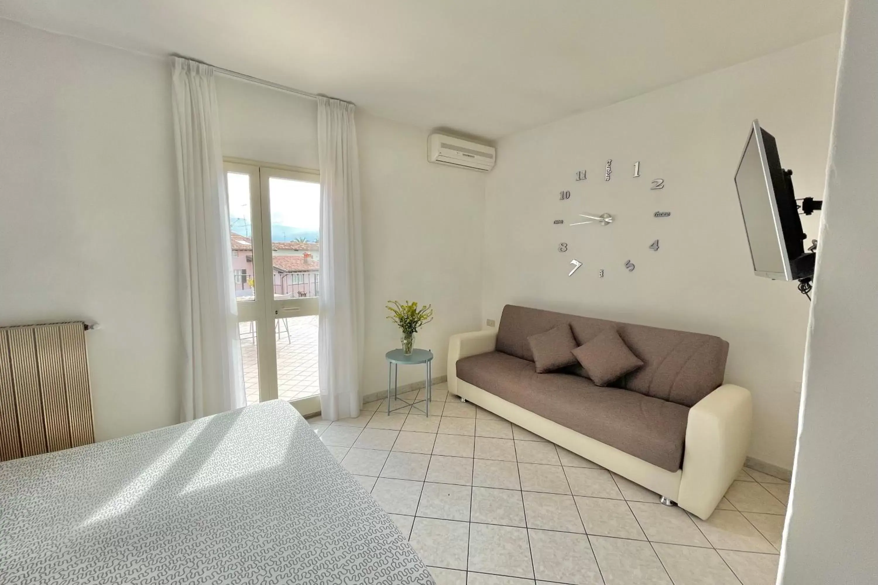 Double or Twin Room with Lake View in Albergo Vittoria Double or Twin Room with Lake View in Albergo Vittoria