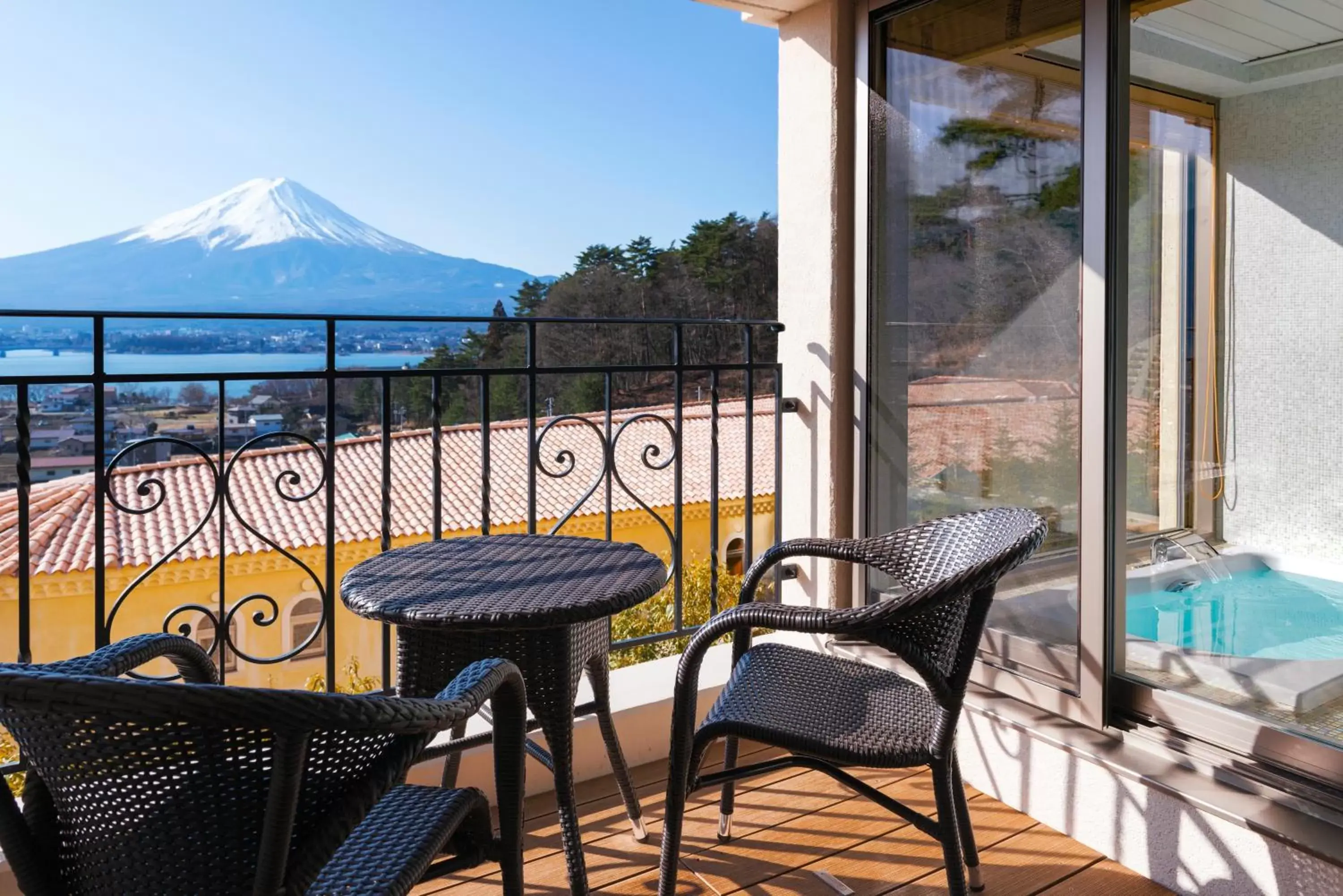 Twin Room with Mt. Fuji View - Non-Smoking in La Vista Fujikawaguchiko Twin Room with Mt. Fuji View - Non-Smoking in La Vista Fujikawaguchiko