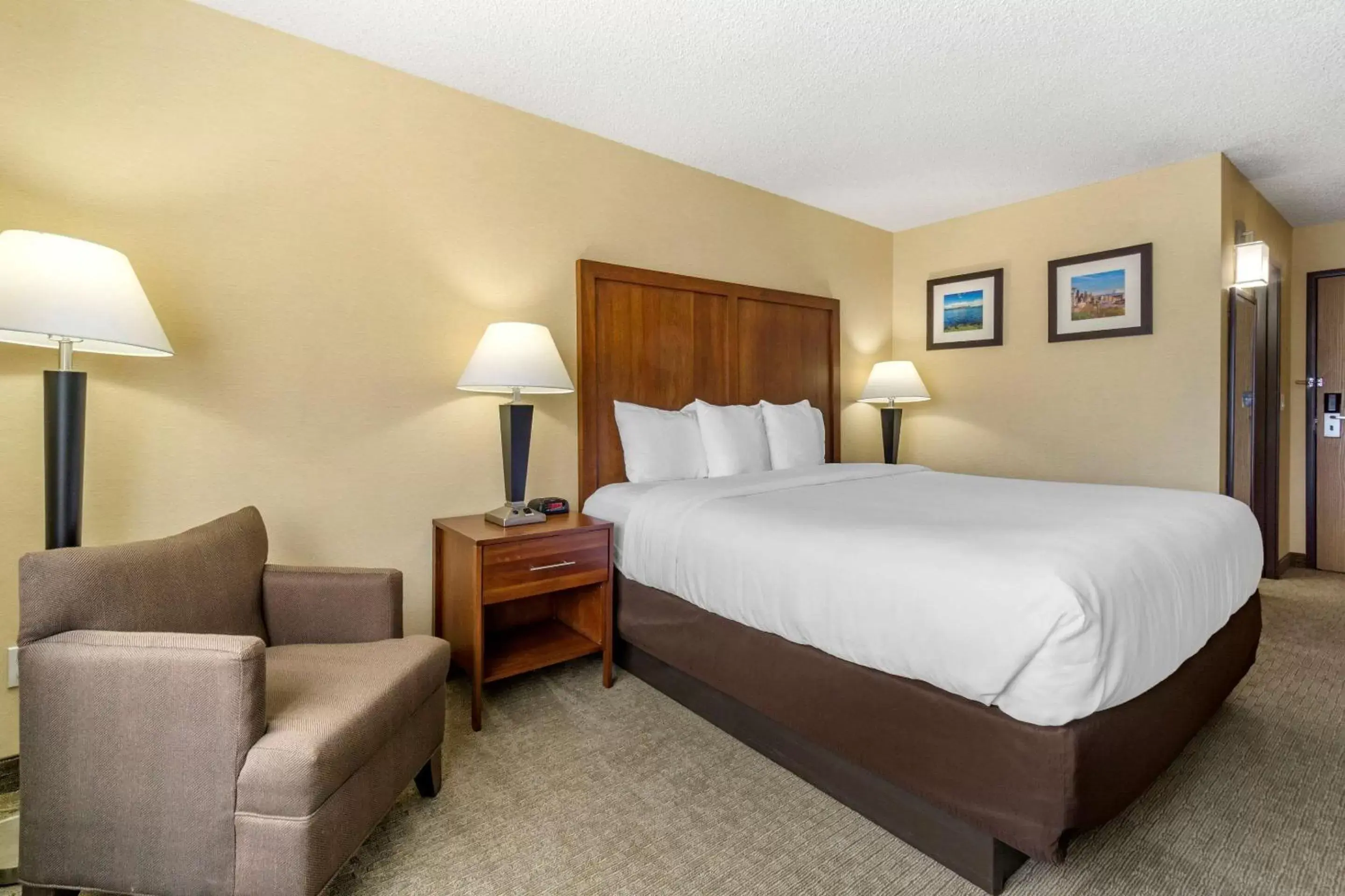 King Room - Non-Smoking in Comfort Inn & Suites Bothell - Seattle North King Room - Non-Smoking in Comfort Inn & Suites Bothell - Seattle North
