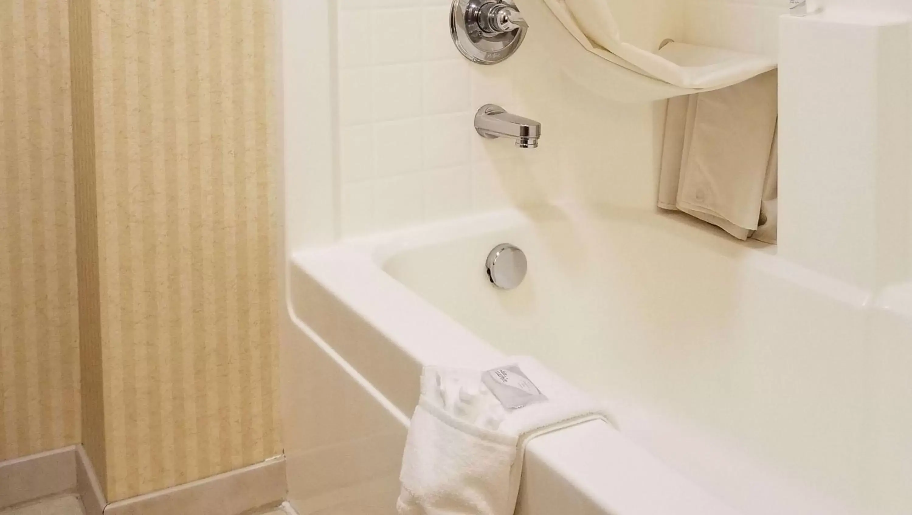 Deluxe King Suite in Clatskanie River Inn Deluxe King Suite in Clatskanie River Inn