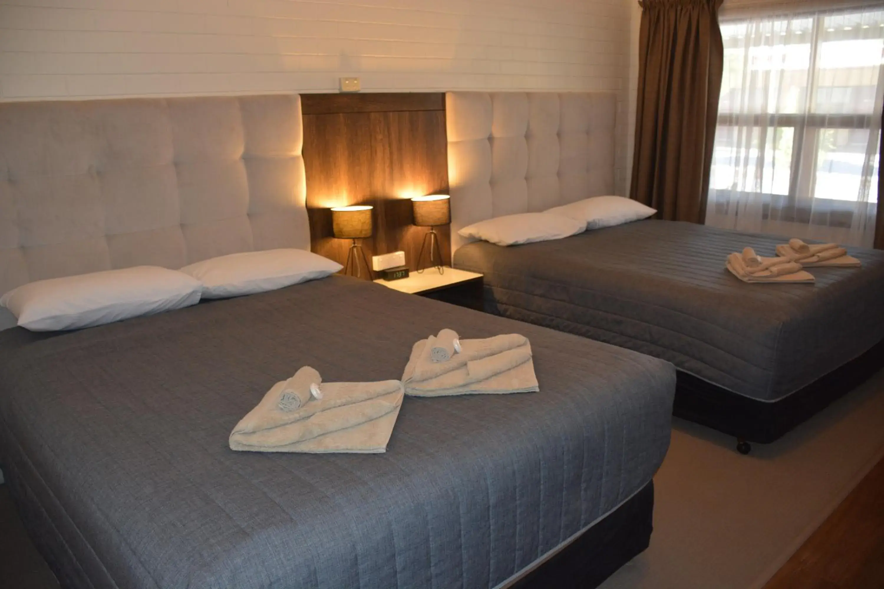 Queen Room with Two Queen Beds in Angaston Vineyards Motel Queen Room with Two Queen Beds in Angaston Vineyards Motel