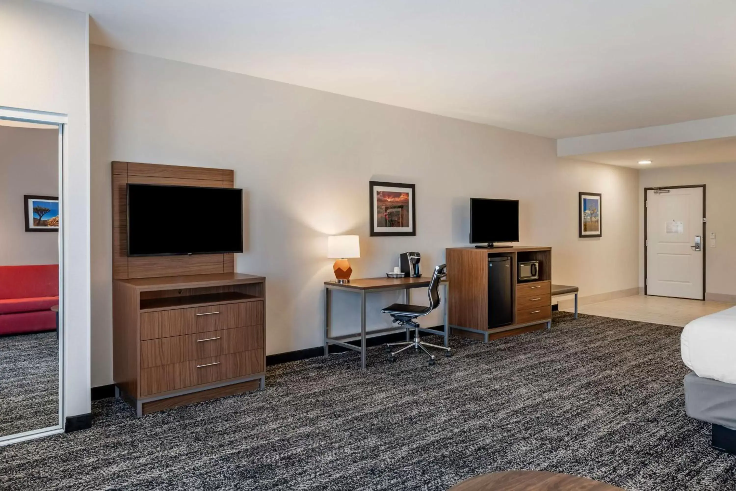 Queen Room with Two Queen Beds and Roll-In Shower - Disability Access in Best Western Plus Desert View Inn & Suites Queen Room with Two Queen Beds and Roll-In Shower - Disability Access in Best Western Plus Desert View Inn & Suites